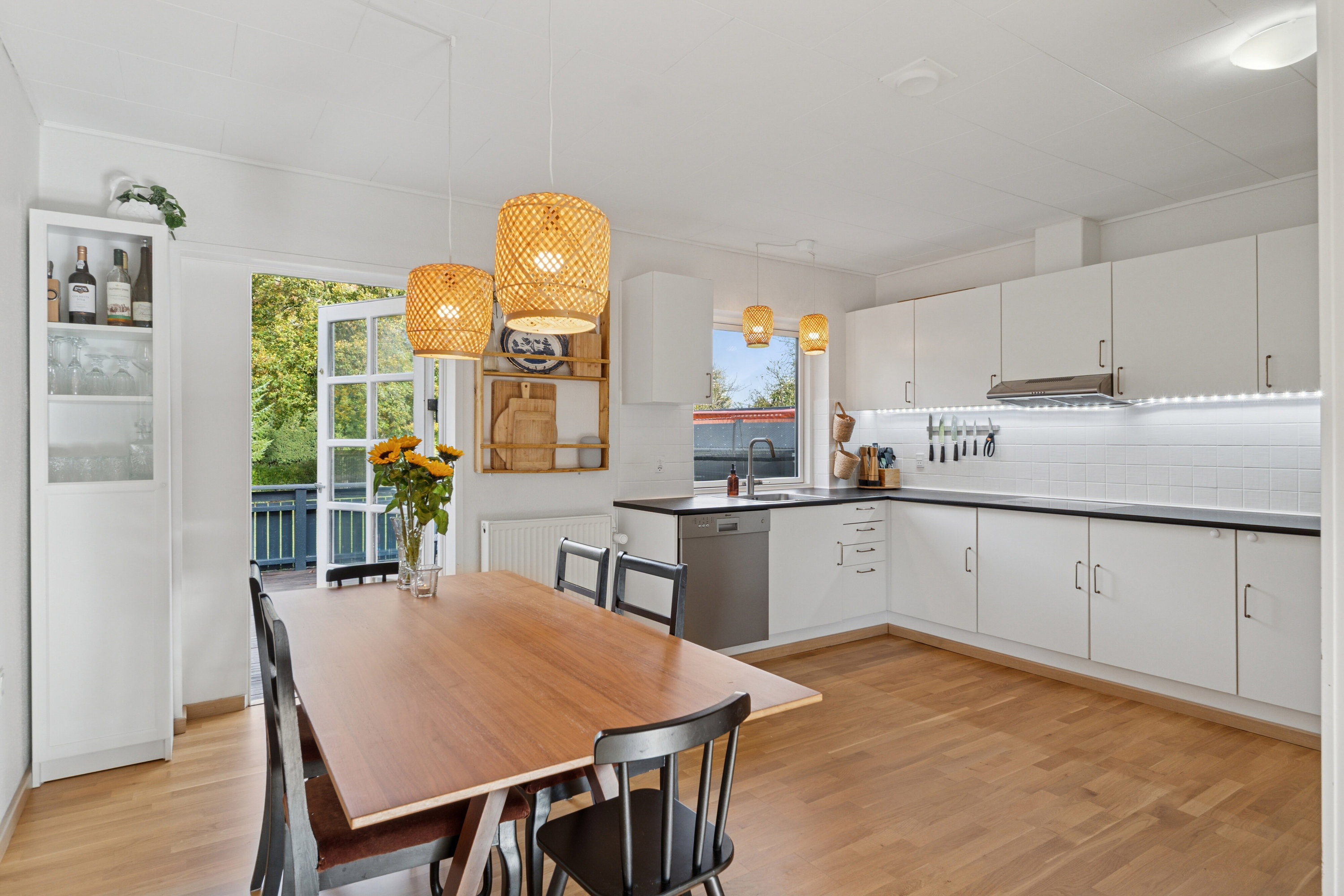 Fremhævet spisestue billede i fuldskærmstilstand. Billede af Almtoftvej 39, 8620 Kjellerup