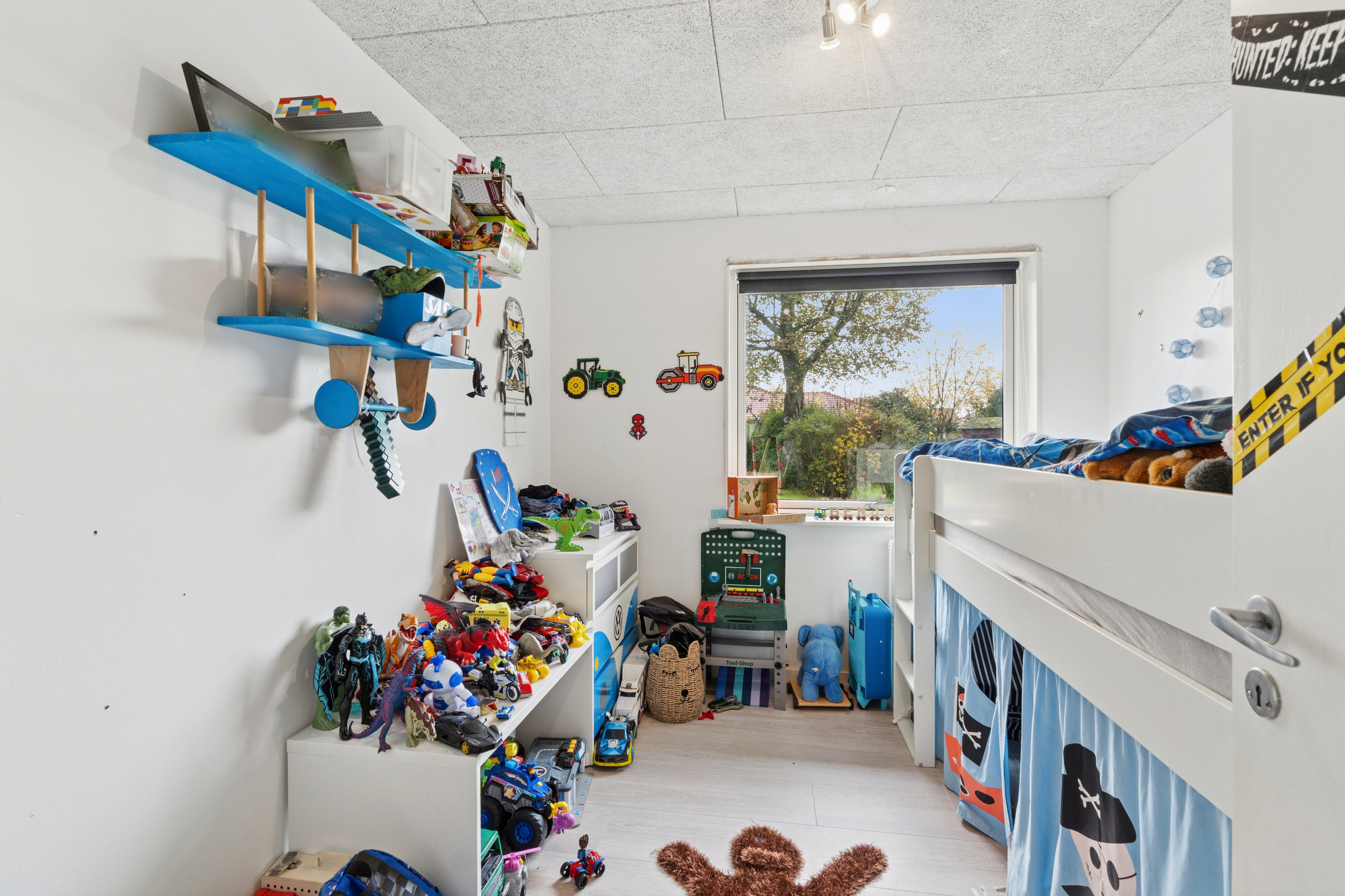 Fremhævet børneværelse billede i fuldskærmstilstand. Billede af H C Andersens Vej 120, 7430 Ikast