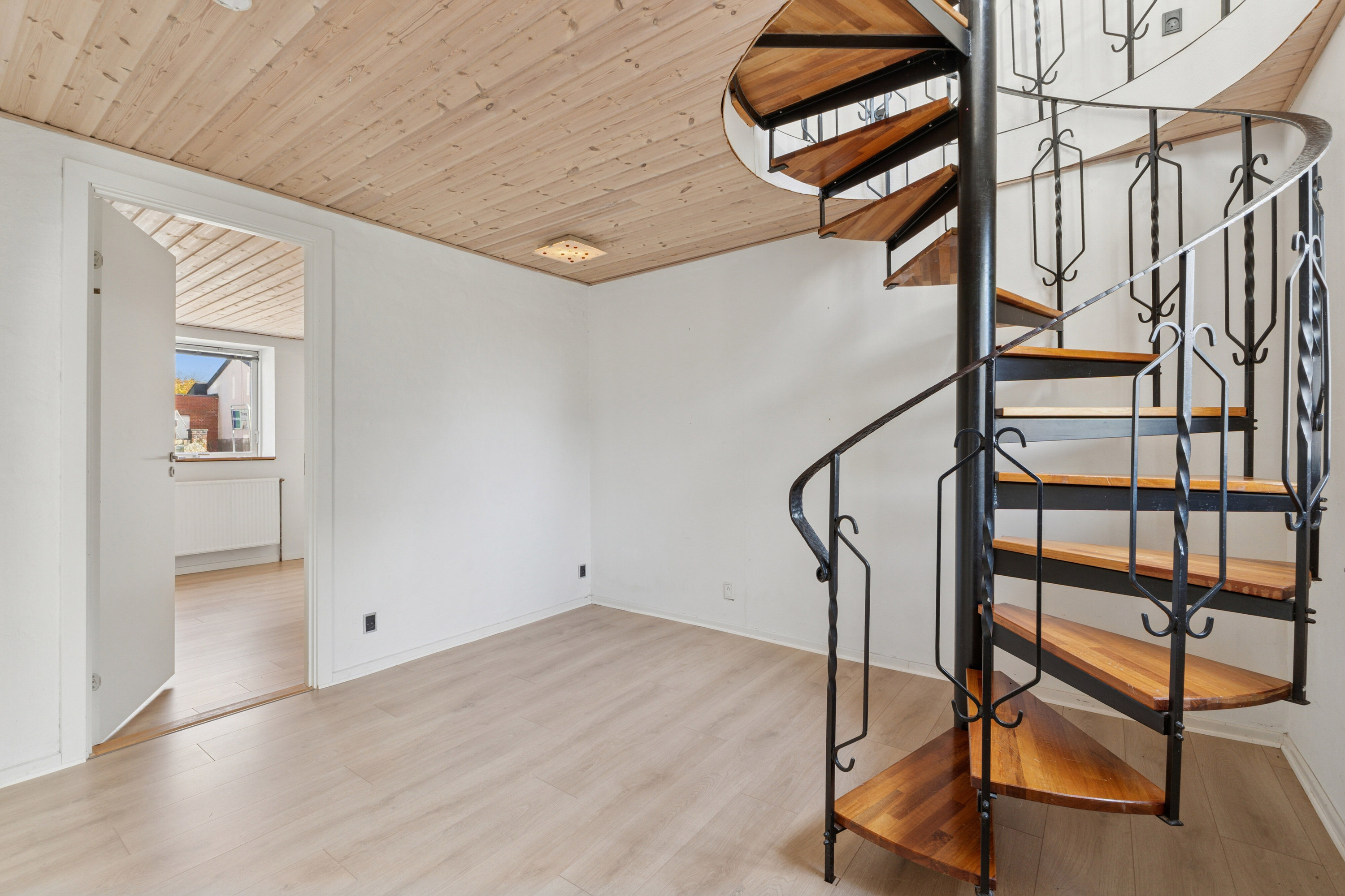 Fremhævet trappe billede i fuldskærmstilstand. Billede af Kristiansgade 33, st.., 7430 Ikast