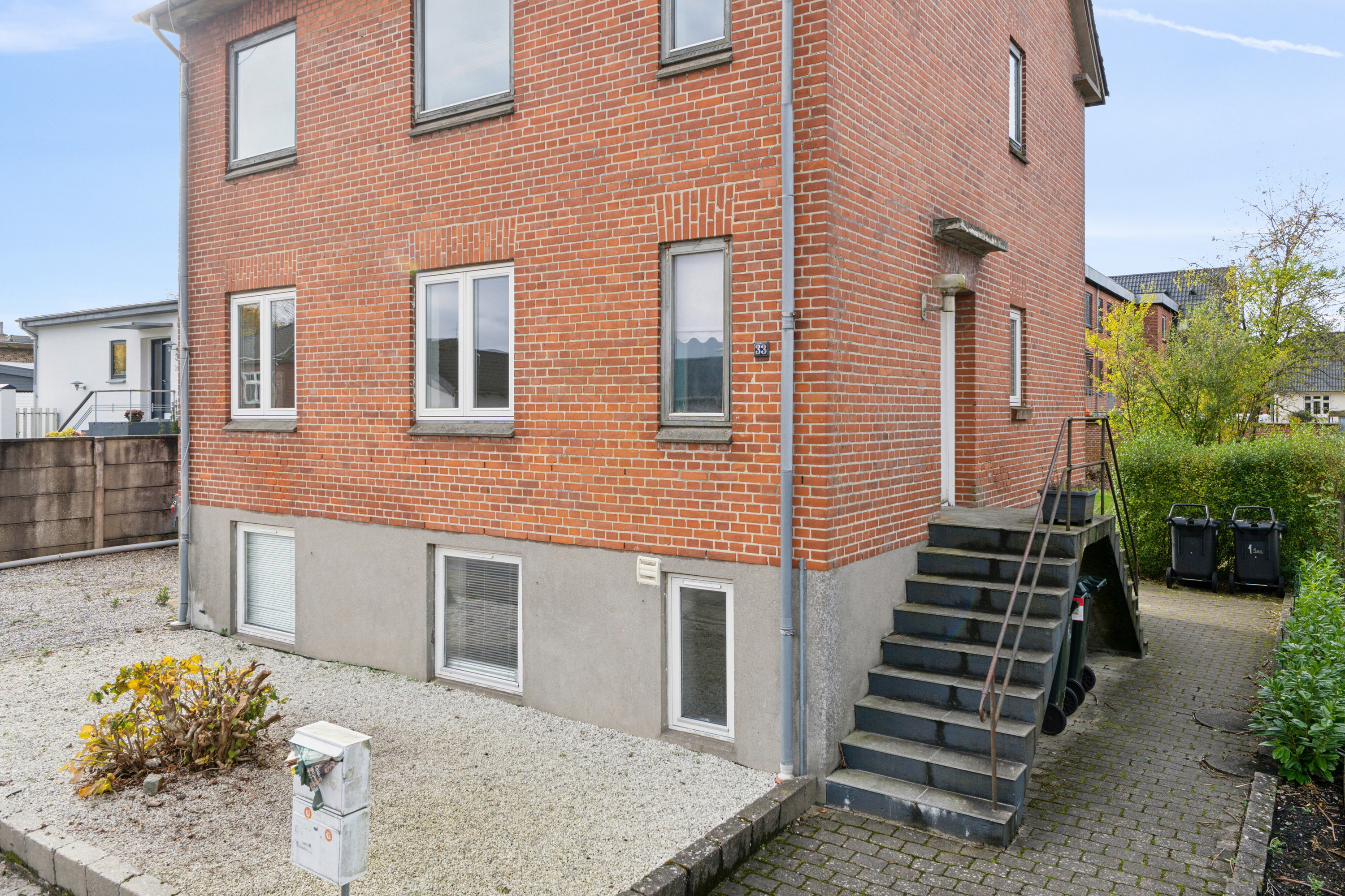 Fremhævet set fra haven billede i fuldskærmstilstand. Billede af Kristiansgade 33, st.., 7430 Ikast