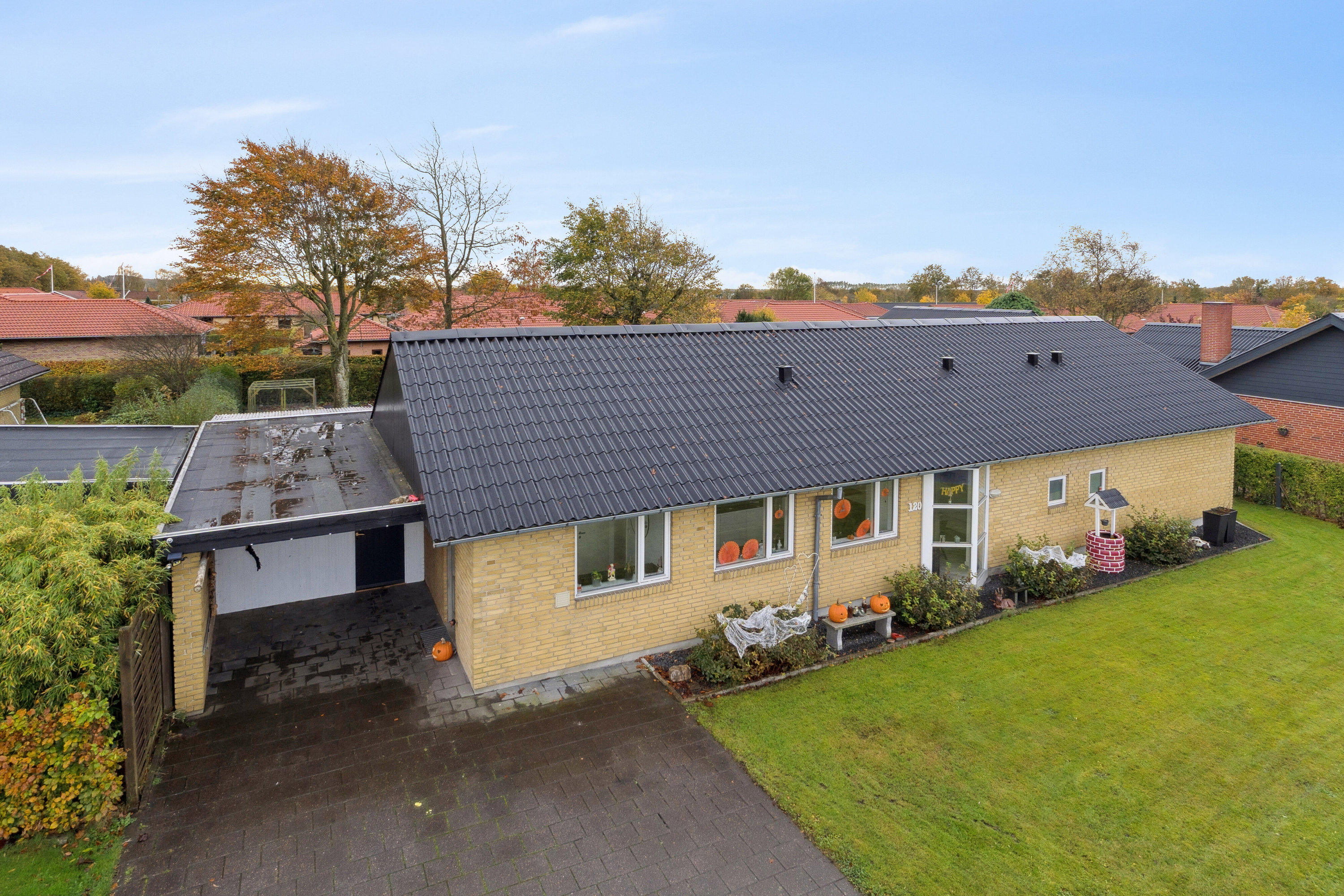 Fremhævet set fra vejen billede i fuldskærmstilstand. Billede af H C Andersens Vej 120, 7430 Ikast