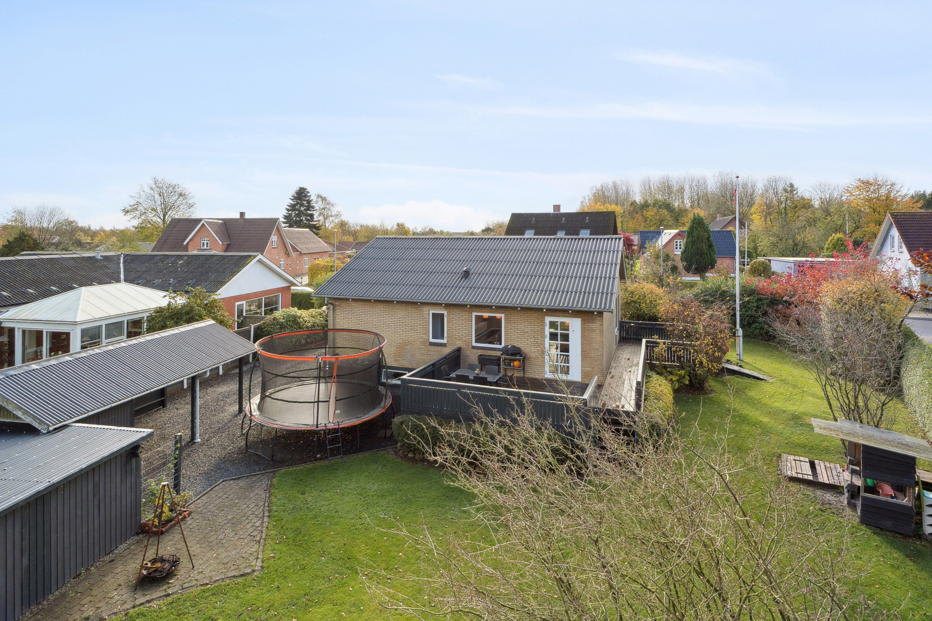 Fremhævet set fra haven billede i fuldskærmstilstand. Billede af Almtoftvej 39, 8620 Kjellerup