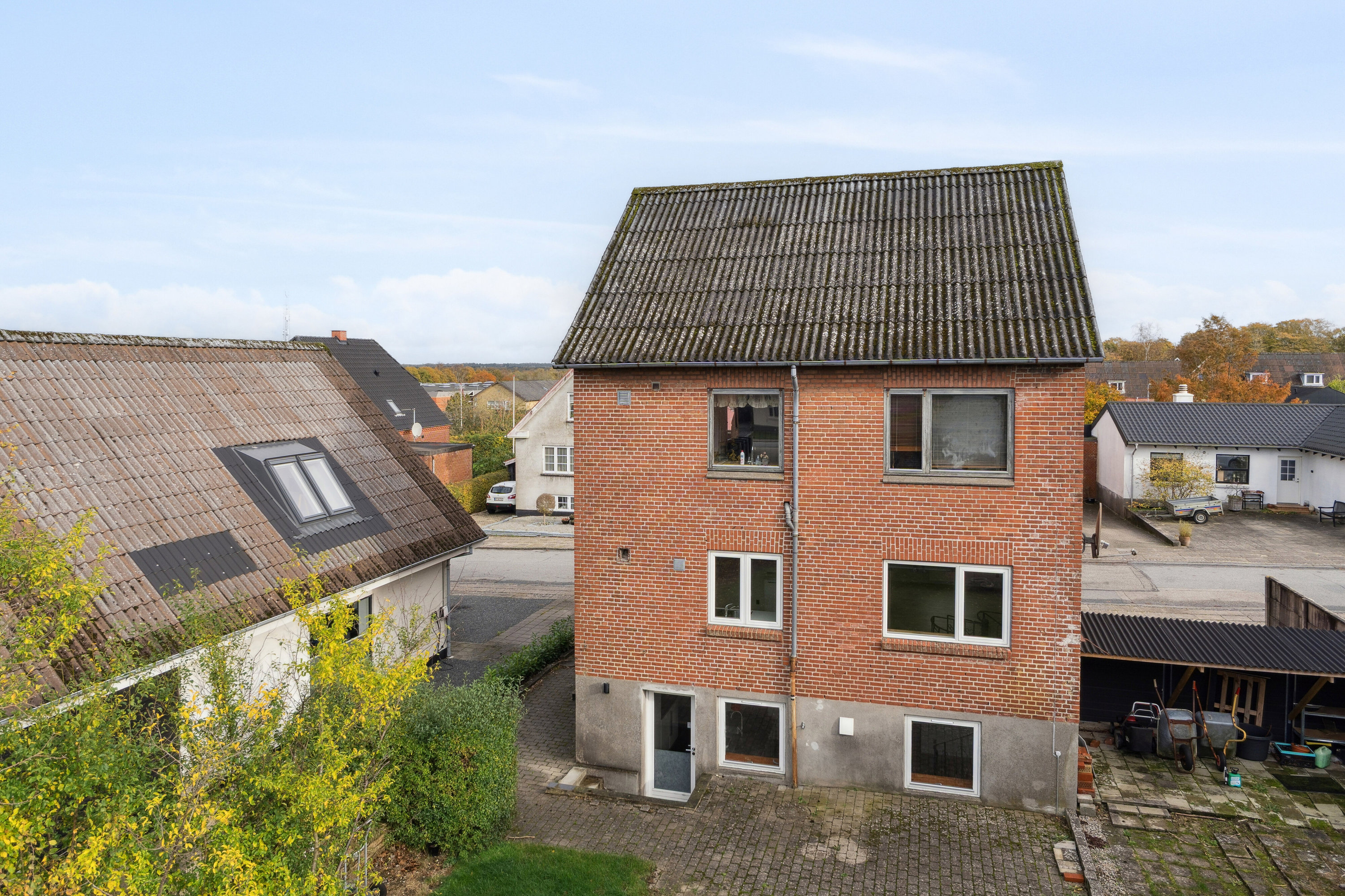 Fremhævet set fra haven billede i fuldskærmstilstand. Billede af Kristiansgade 33, st.., 7430 Ikast