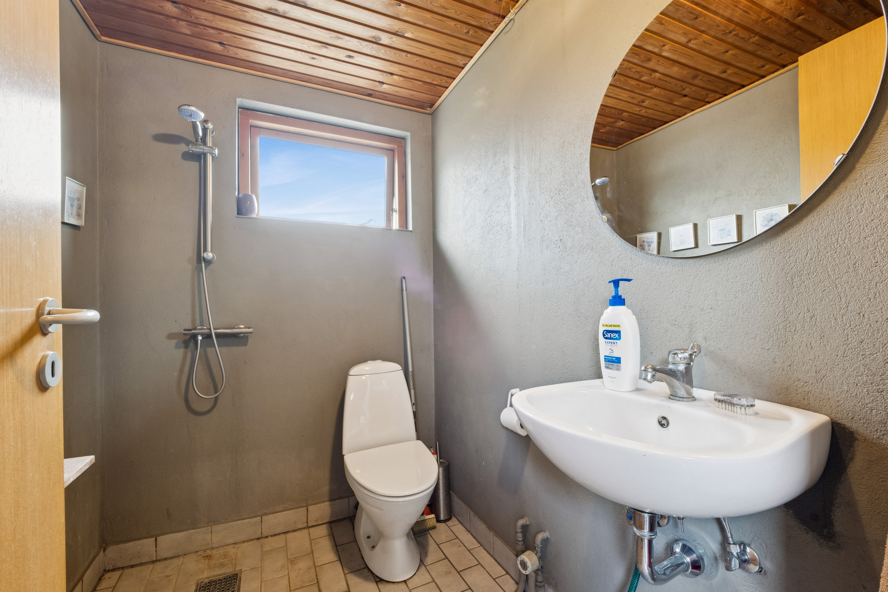 Fremhævet badeværelse billede i fuldskærmstilstand. Billede af Friskolebakke 26, Frøslev, 7900 Nykøbing M