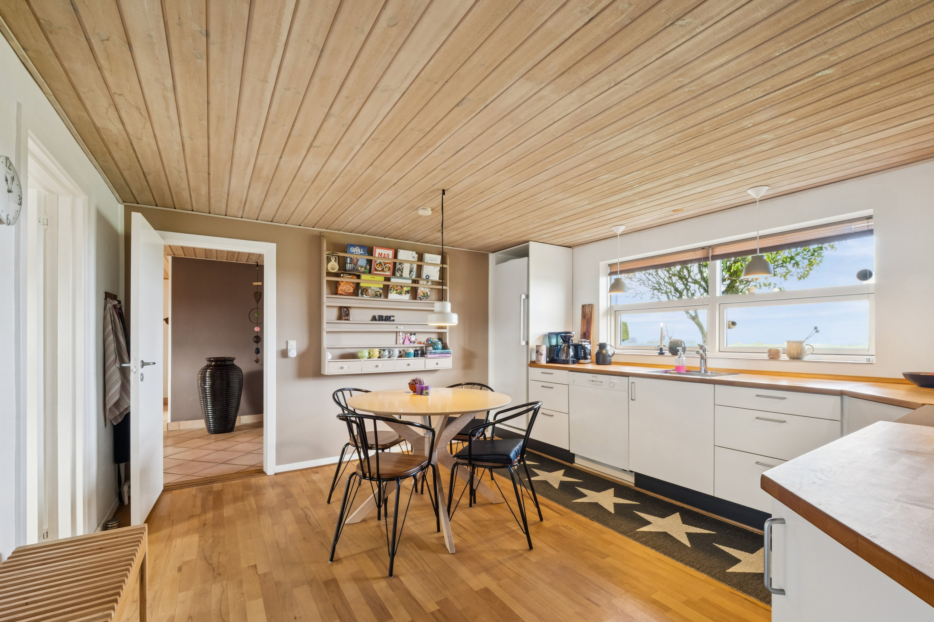 Fremhævet stue billede i fuldskærmstilstand. Billede af Friskolebakke 26, Frøslev, 7900 Nykøbing M