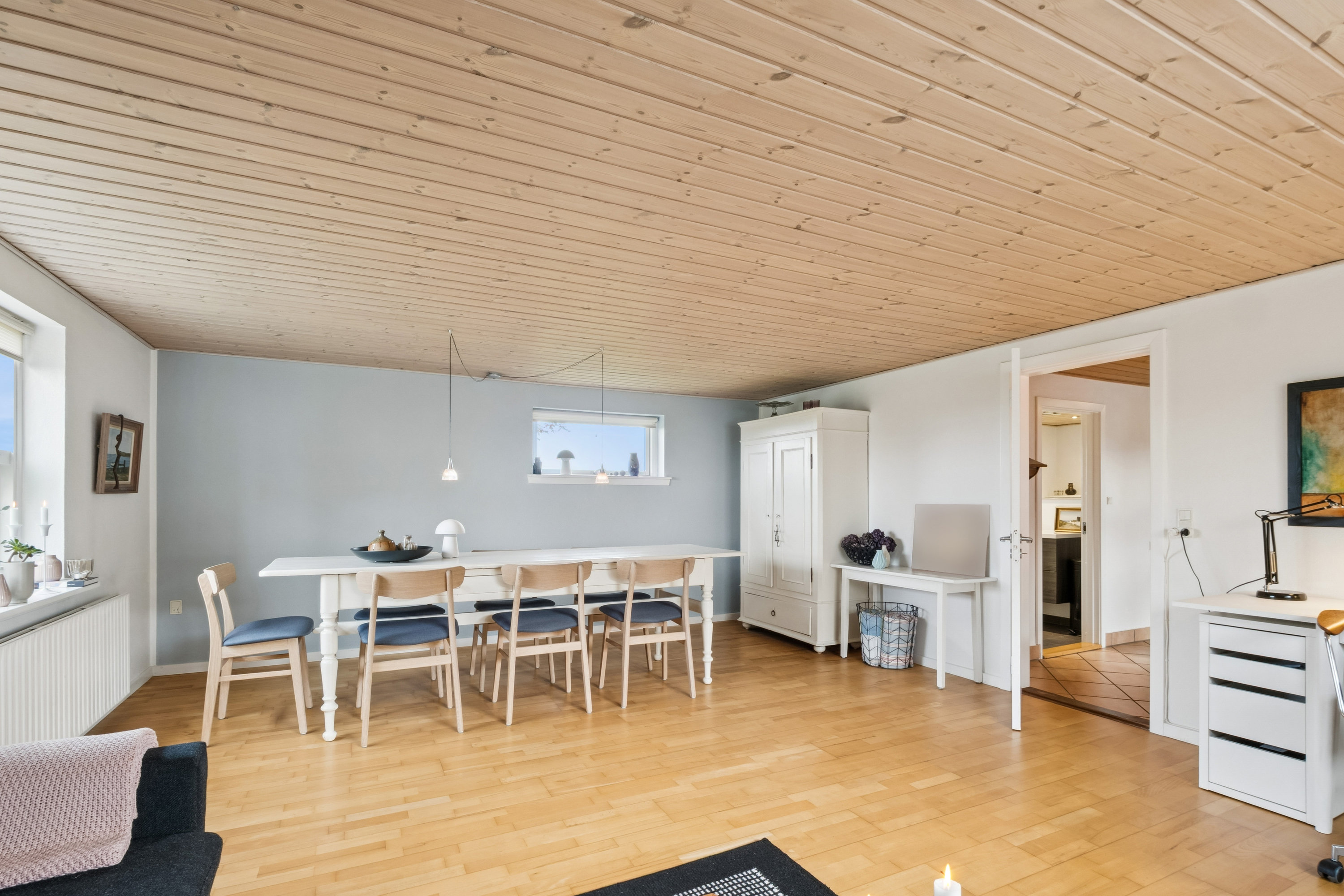 Fremhævet stue billede i fuldskærmstilstand. Billede af Friskolebakke 26, Frøslev, 7900 Nykøbing M