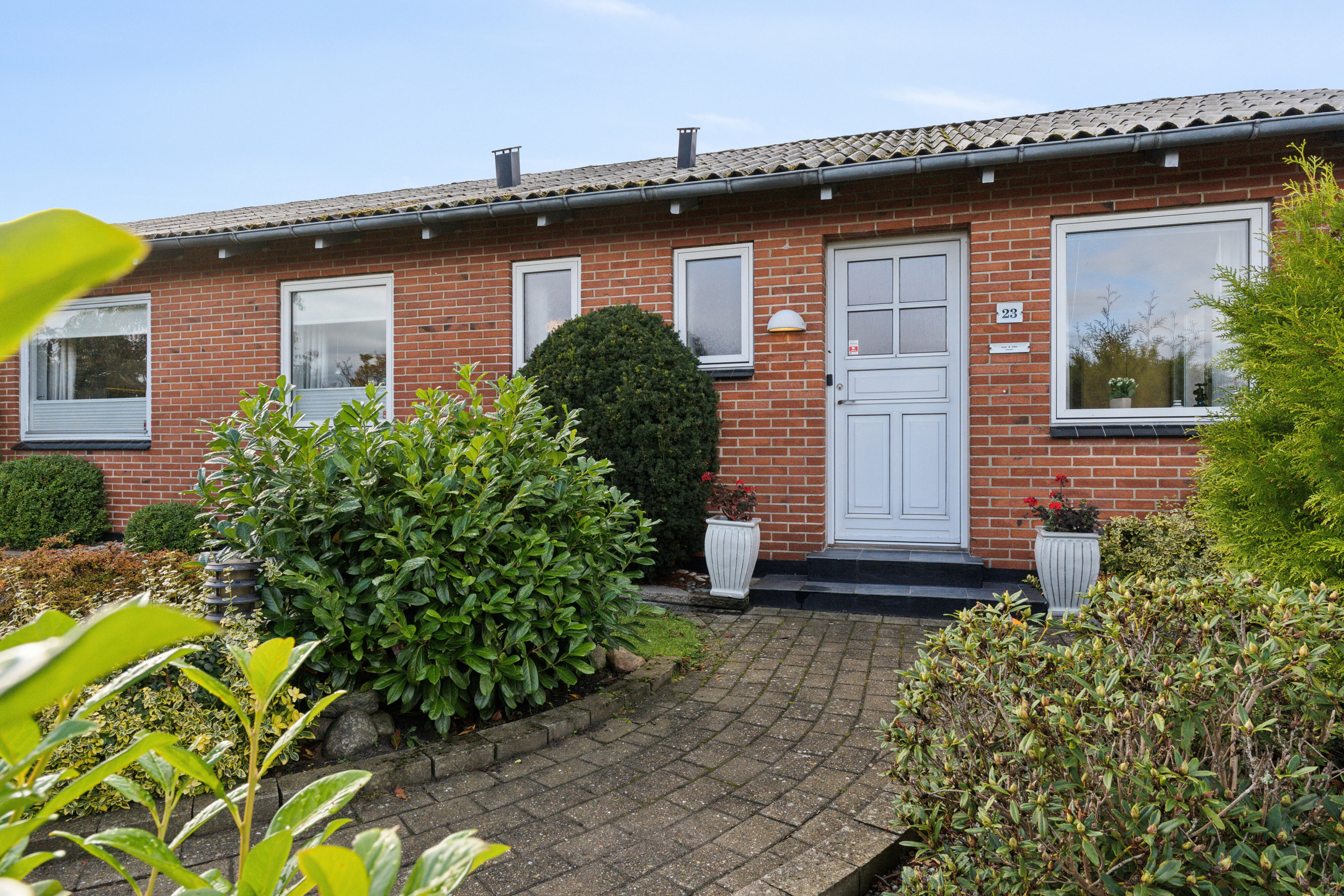 Fremhævet set fra vejen billede i fuldskærmstilstand. Billede af Sjællandsgade 23, 9870 Sindal