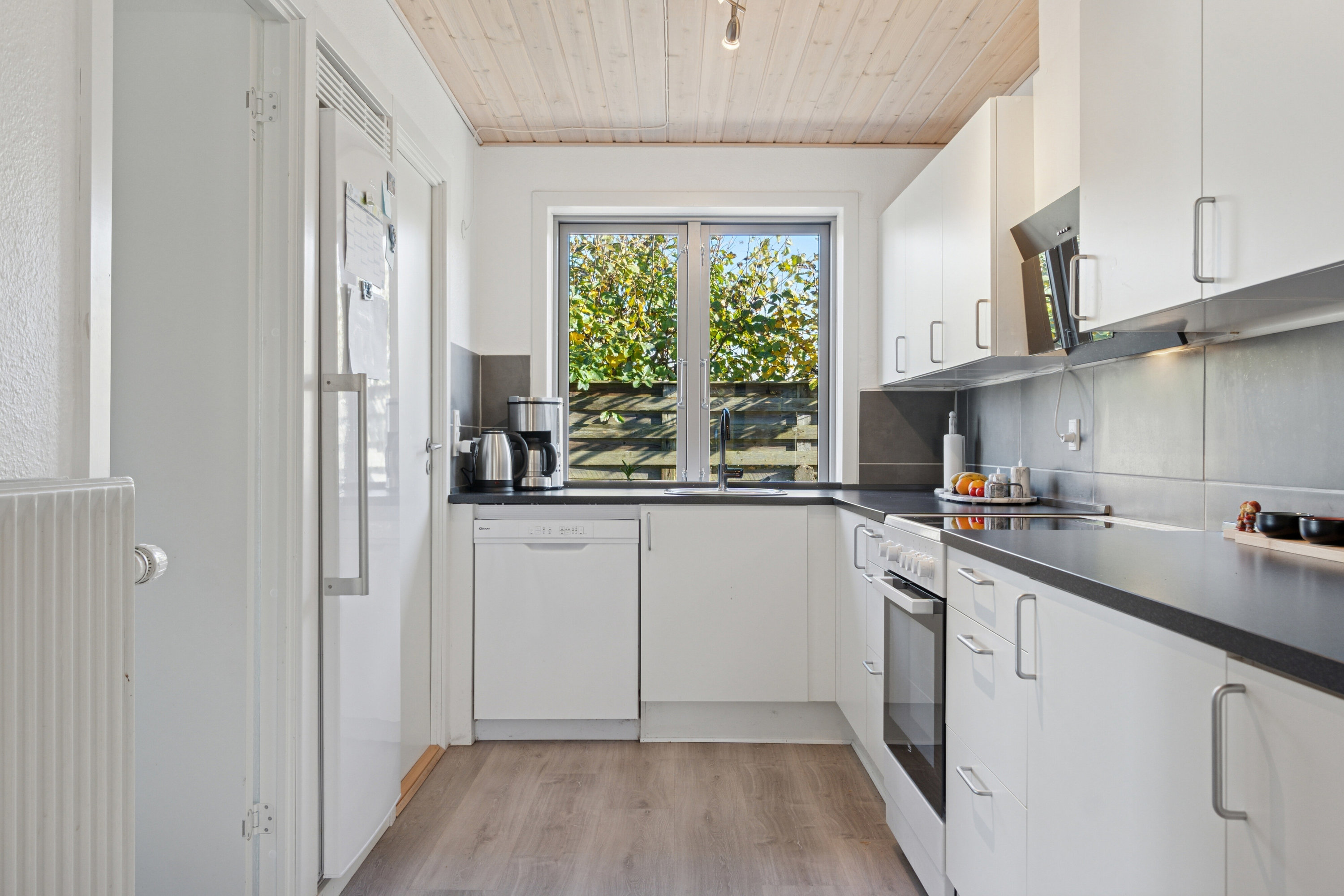 Fremhævet køkken billede i fuldskærmstilstand. Billede af Egevænget 38, 7730 Hanstholm