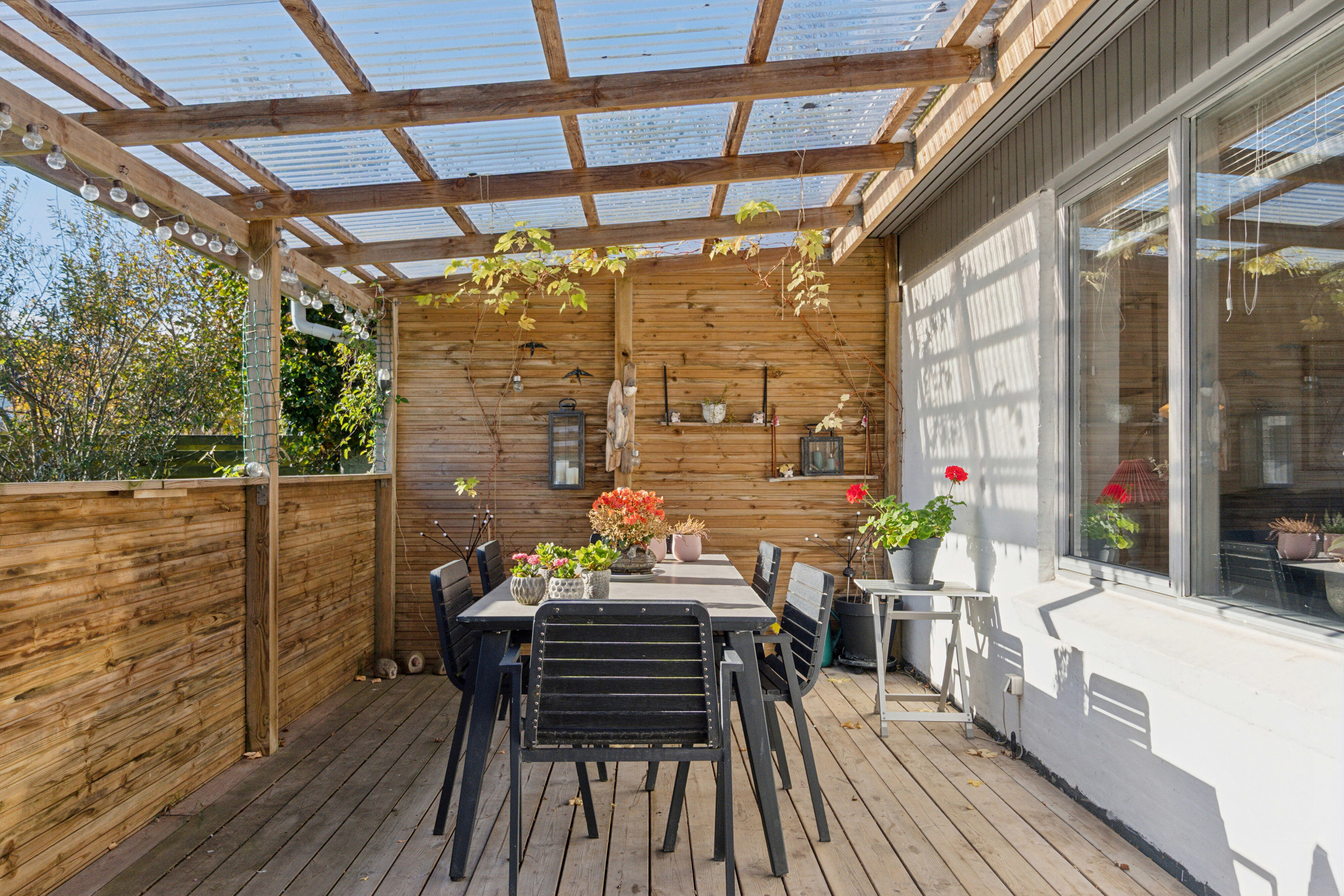 Fremhævet overdækket terrasse billede i fuldskærmstilstand. Billede af Egevænget 38, 7730 Hanstholm