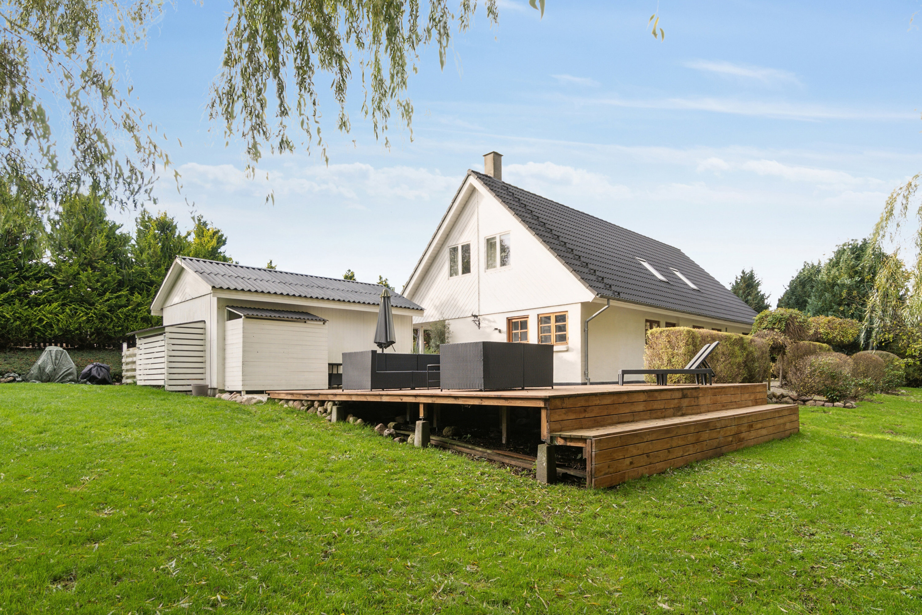 Fremhævet set fra haven billede i fuldskærmstilstand. Billede af Gadekæret 2, 8781 Stenderup