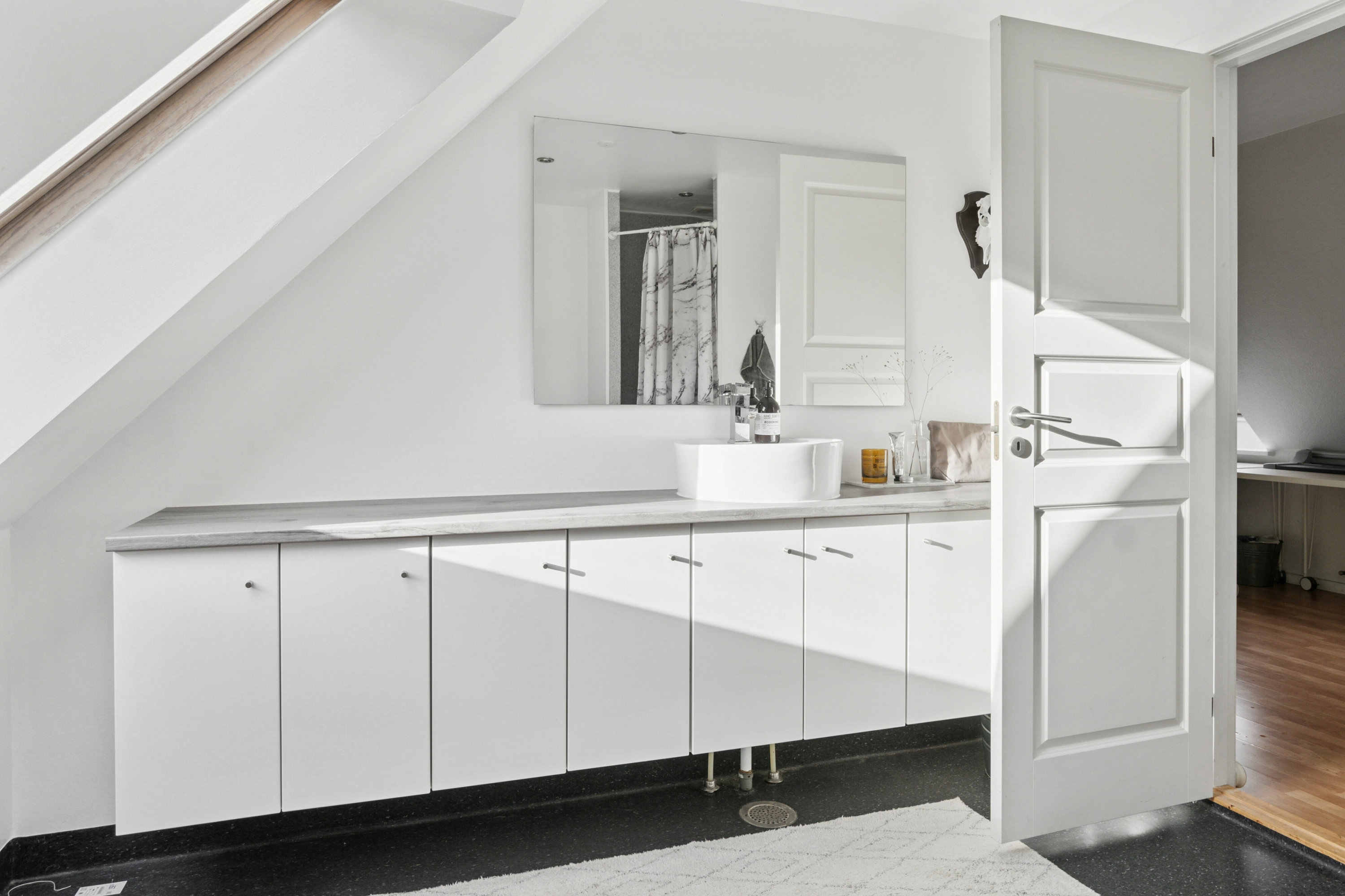 Fremhævet badeværelse billede i fuldskærmstilstand. Billede af Gadekæret 2, 8781 Stenderup