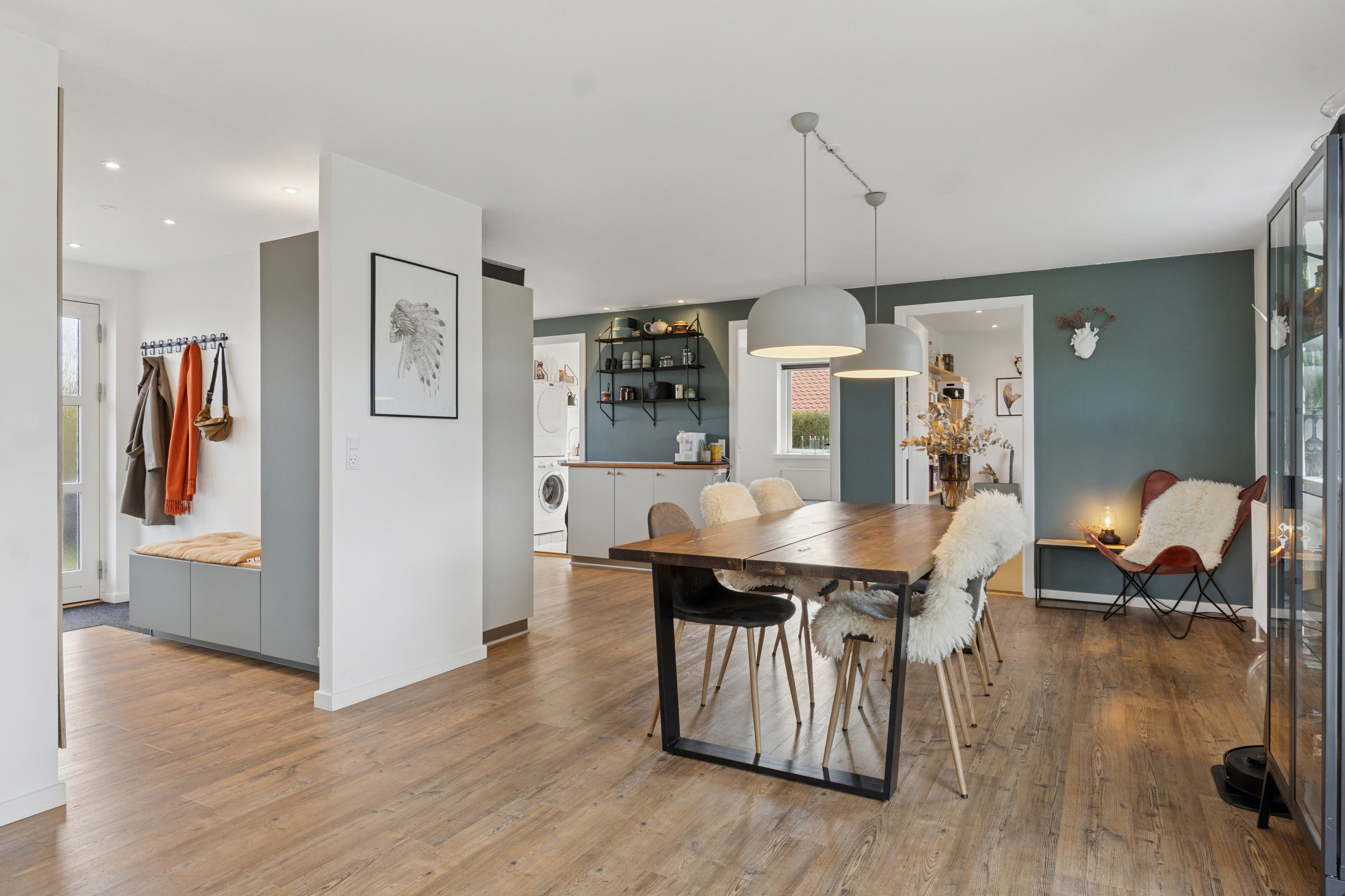 Fremhævet spisestue billede i fuldskærmstilstand. Billede af Liljevej 2, 9870 Sindal