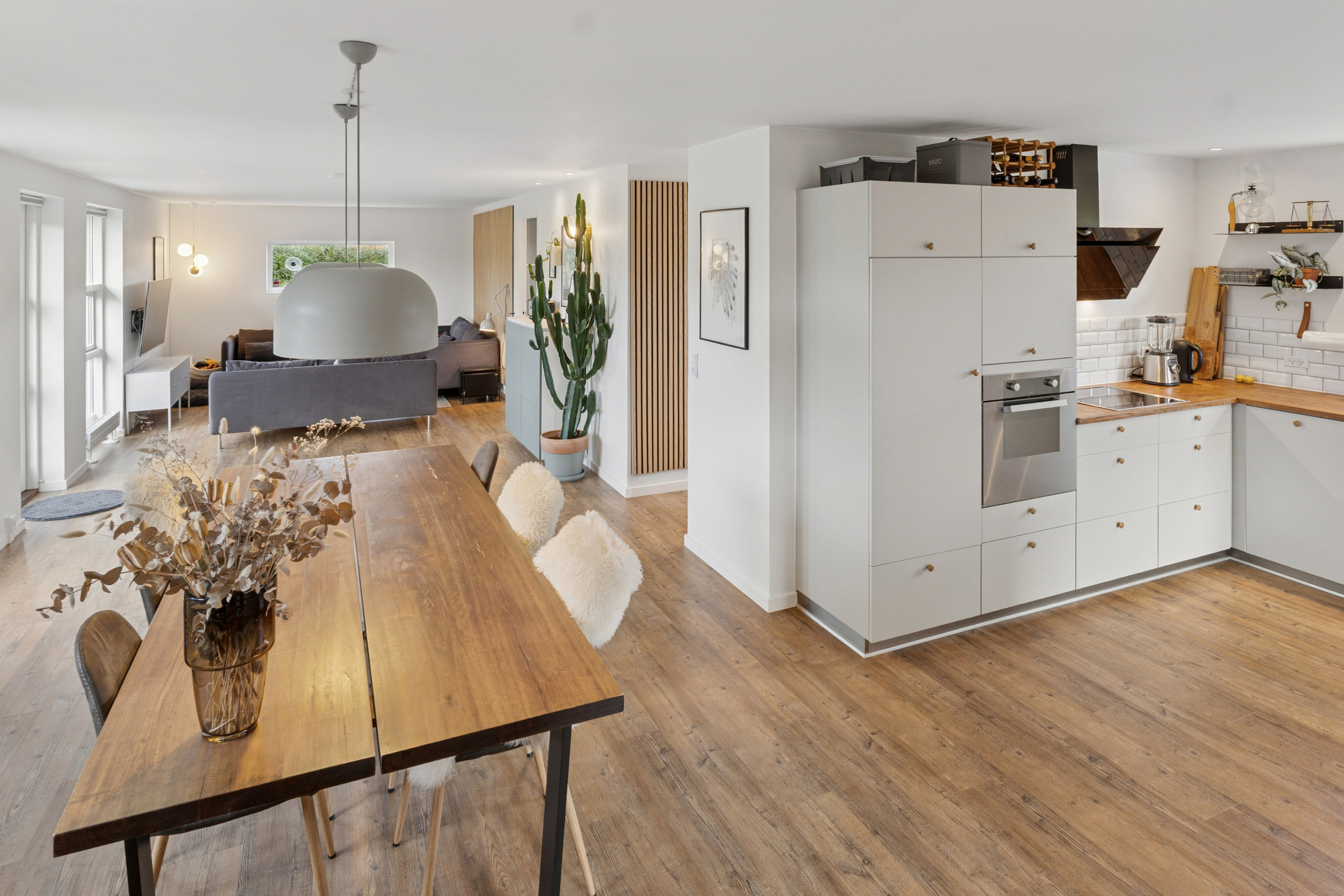 Fremhævet spisestue billede i fuldskærmstilstand. Billede af Liljevej 2, 9870 Sindal