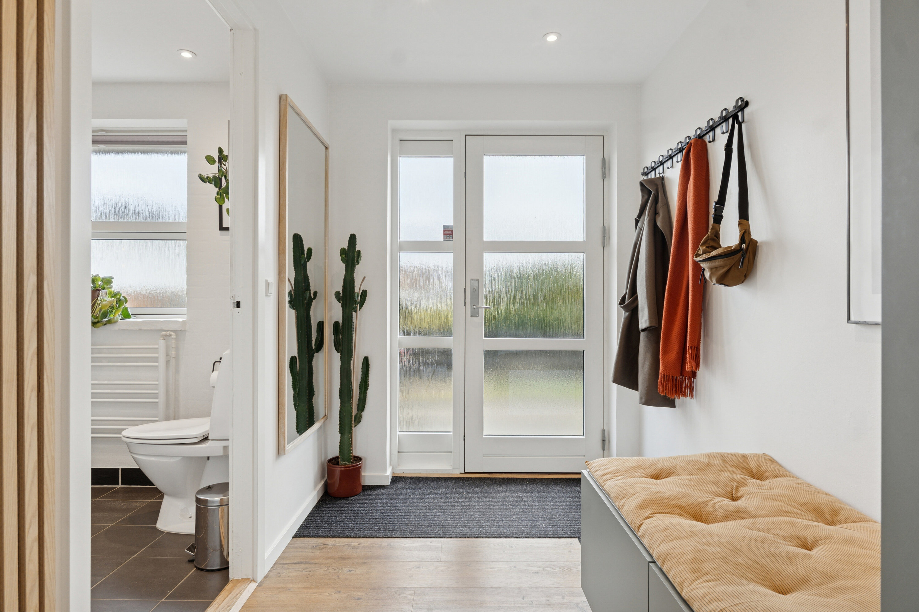 Fremhævet entre billede i fuldskærmstilstand. Billede af Liljevej 2, 9870 Sindal