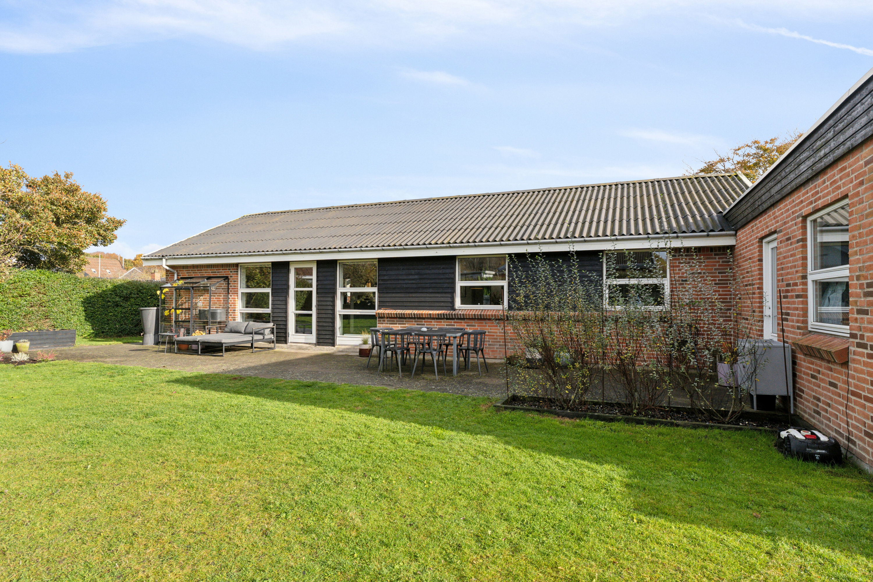 Fremhævet have billede i fuldskærmstilstand. Billede af Liljevej 2, 9870 Sindal