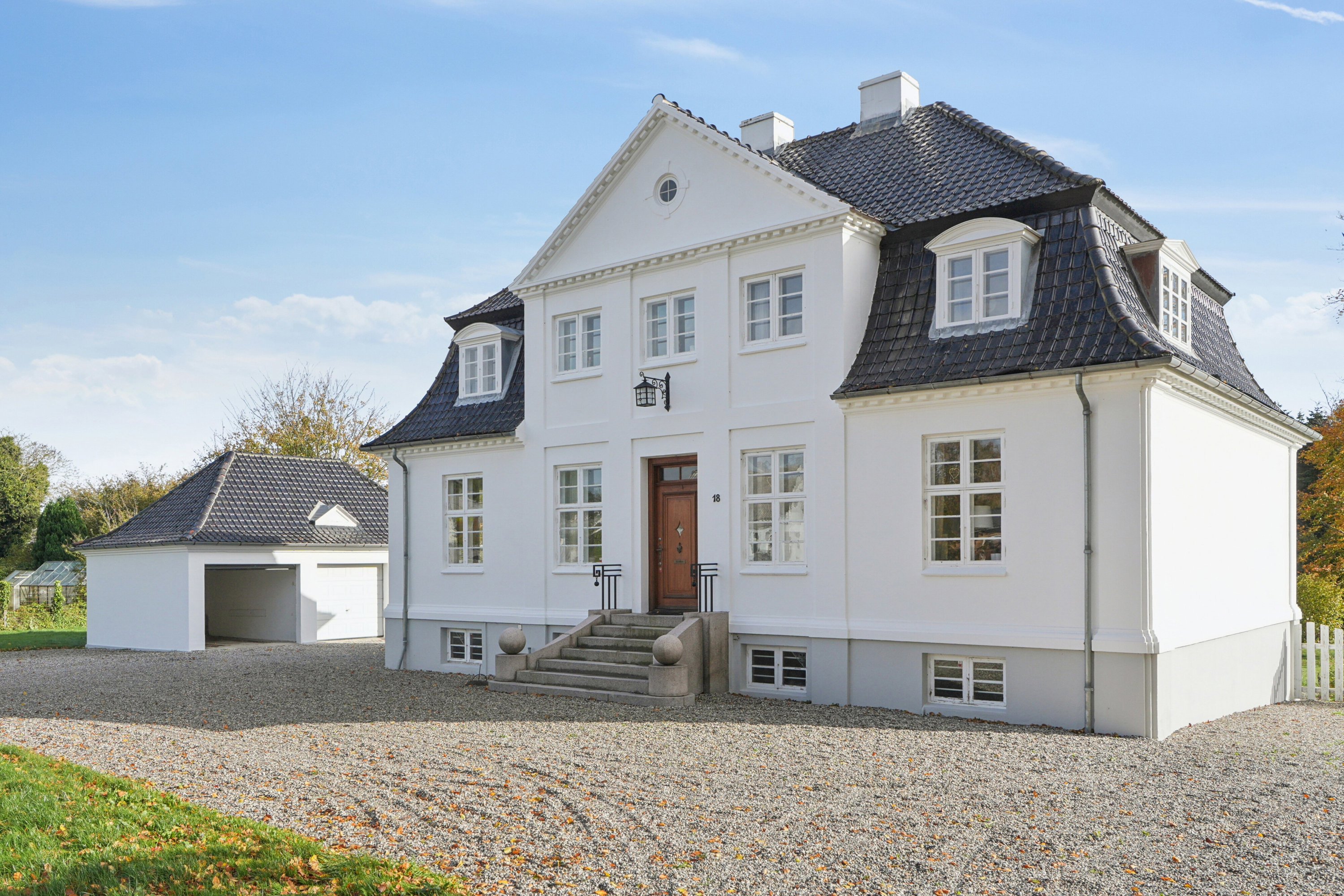 Fremhævet set fra vejen billede i fuldskærmstilstand. Billede af Bygaden 18, Tullebølle, 5953 Tranekær