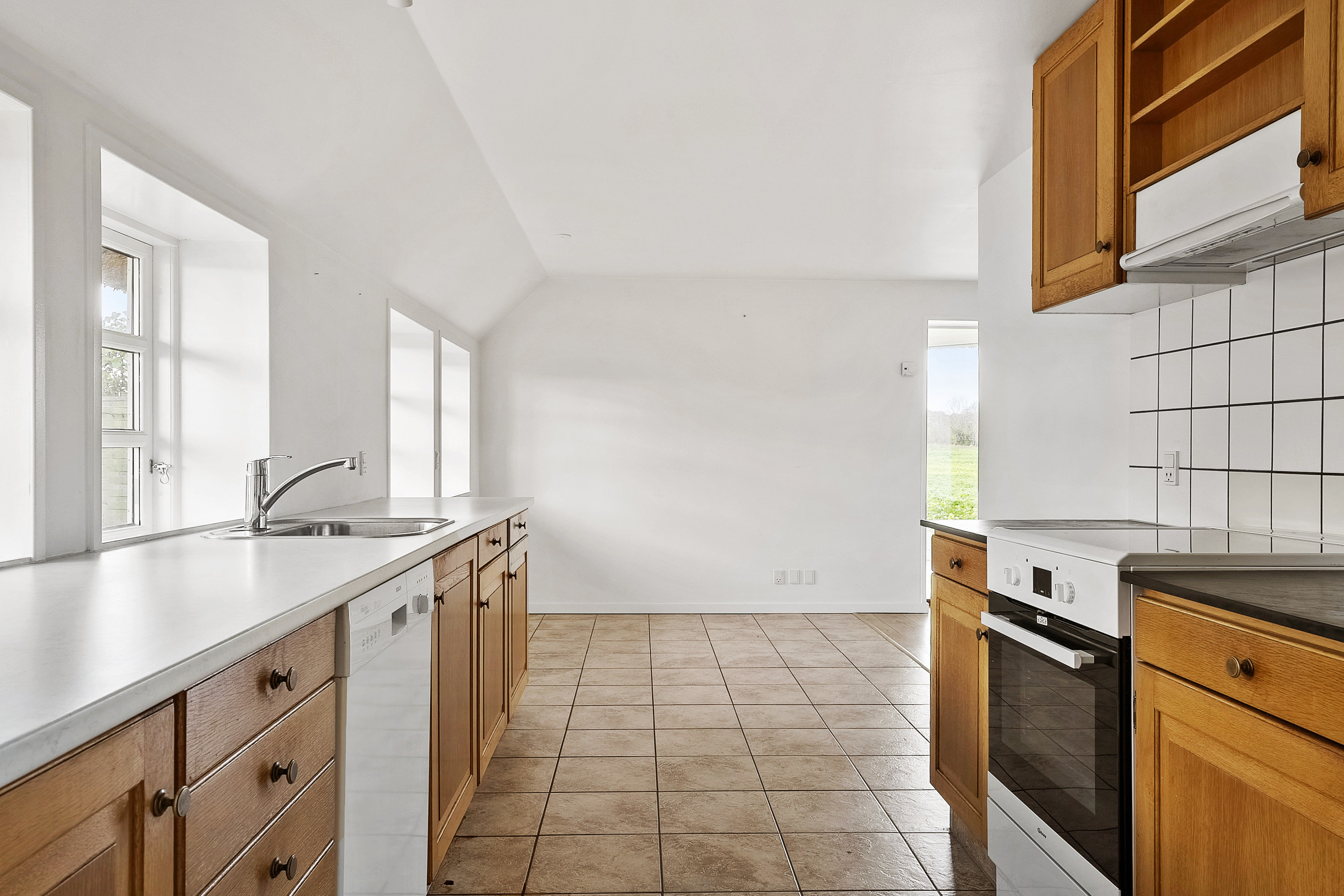 Fremhævet køkken billede i fuldskærmstilstand. Billede af Nymarksvej 2, Hornborg, 8762 Flemming