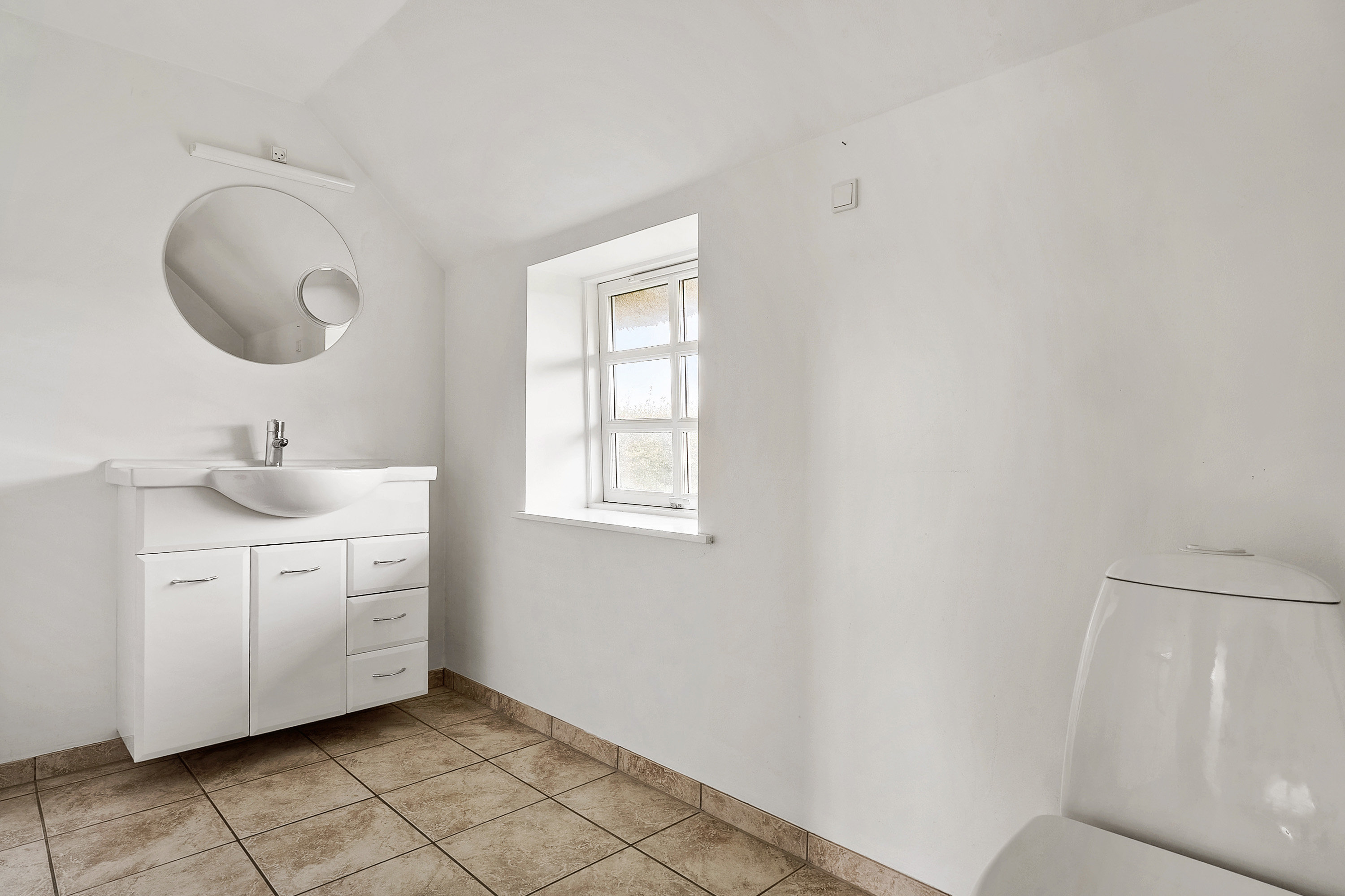 Fremhævet toilet billede i fuldskærmstilstand. Billede af Nymarksvej 2, Hornborg, 8762 Flemming