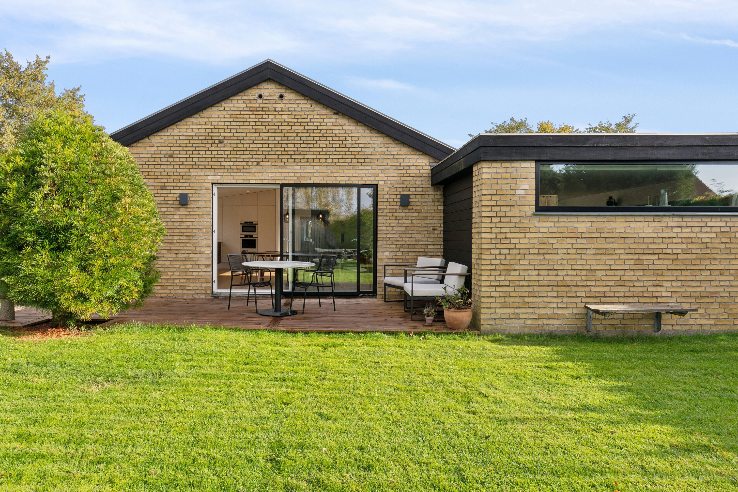 Fremhævet set fra haven billede i fuldskærmstilstand. Billede af Falkevej 12, 2600 Glostrup