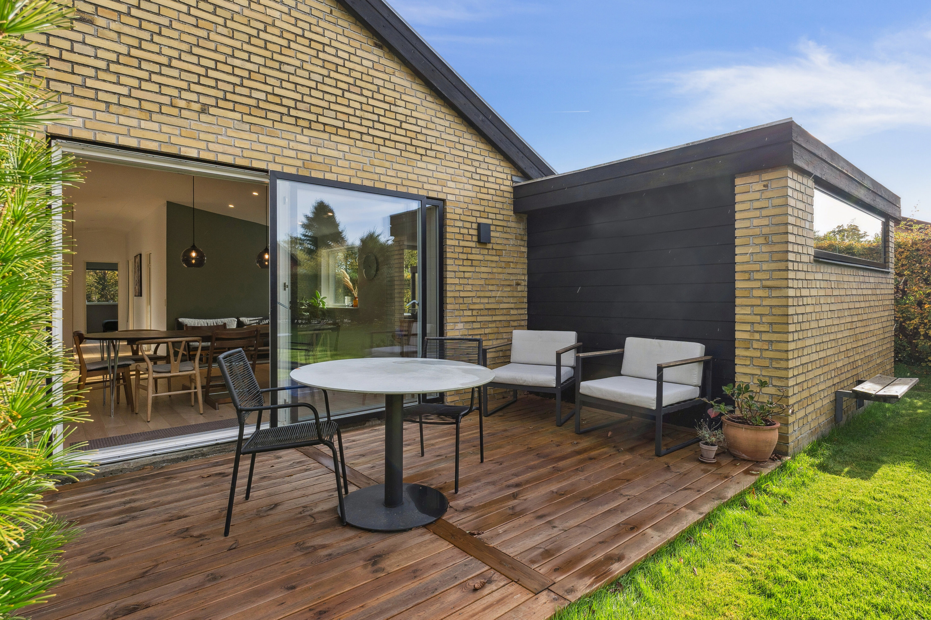 Fremhævet terrasse billede i fuldskærmstilstand. Billede af Falkevej 12, 2600 Glostrup