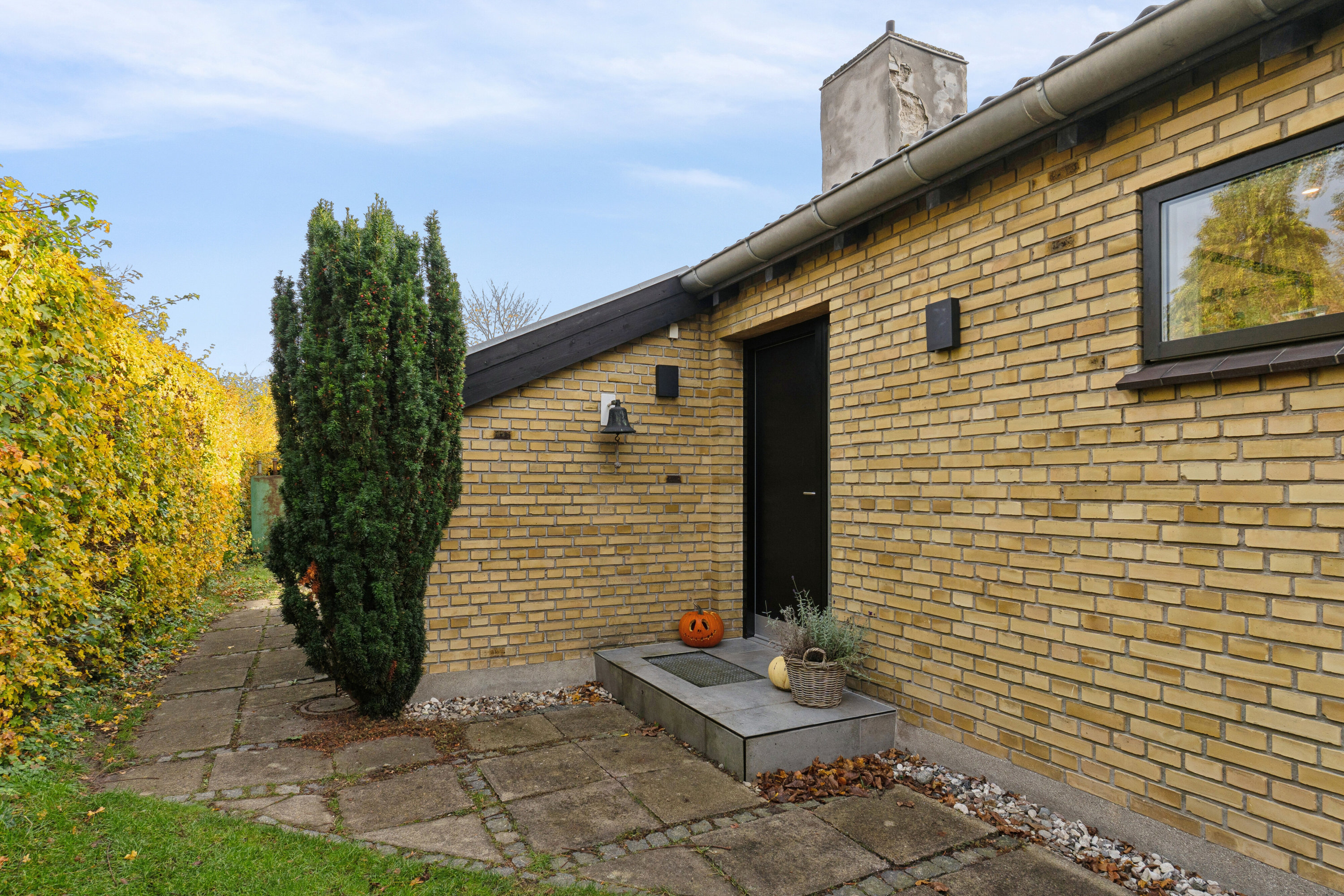 Fremhævet set fra vejen billede i fuldskærmstilstand. Billede af Falkevej 12, 2600 Glostrup