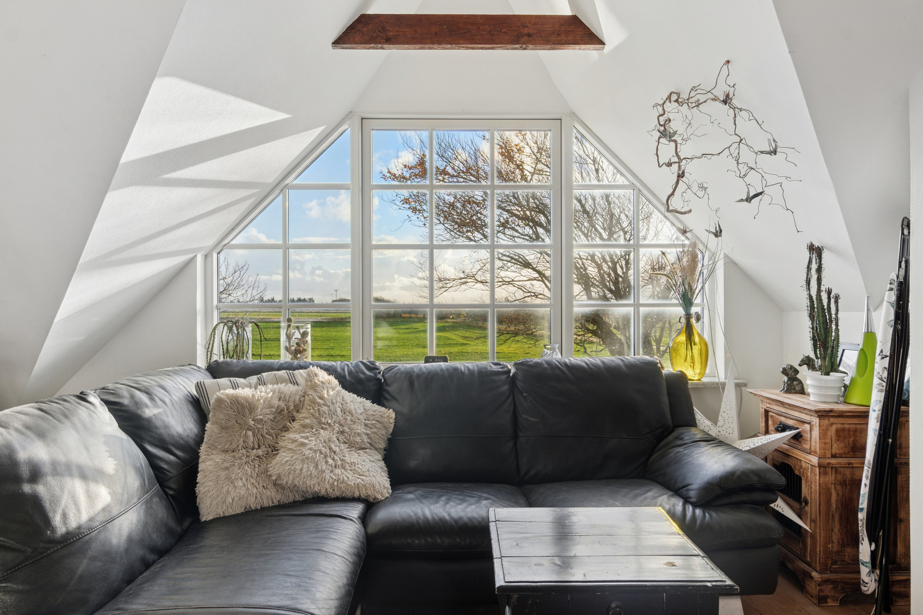 Fremhævet stue billede i fuldskærmstilstand. Billede af Kobberøvej 2, 7760 Hurup Thy