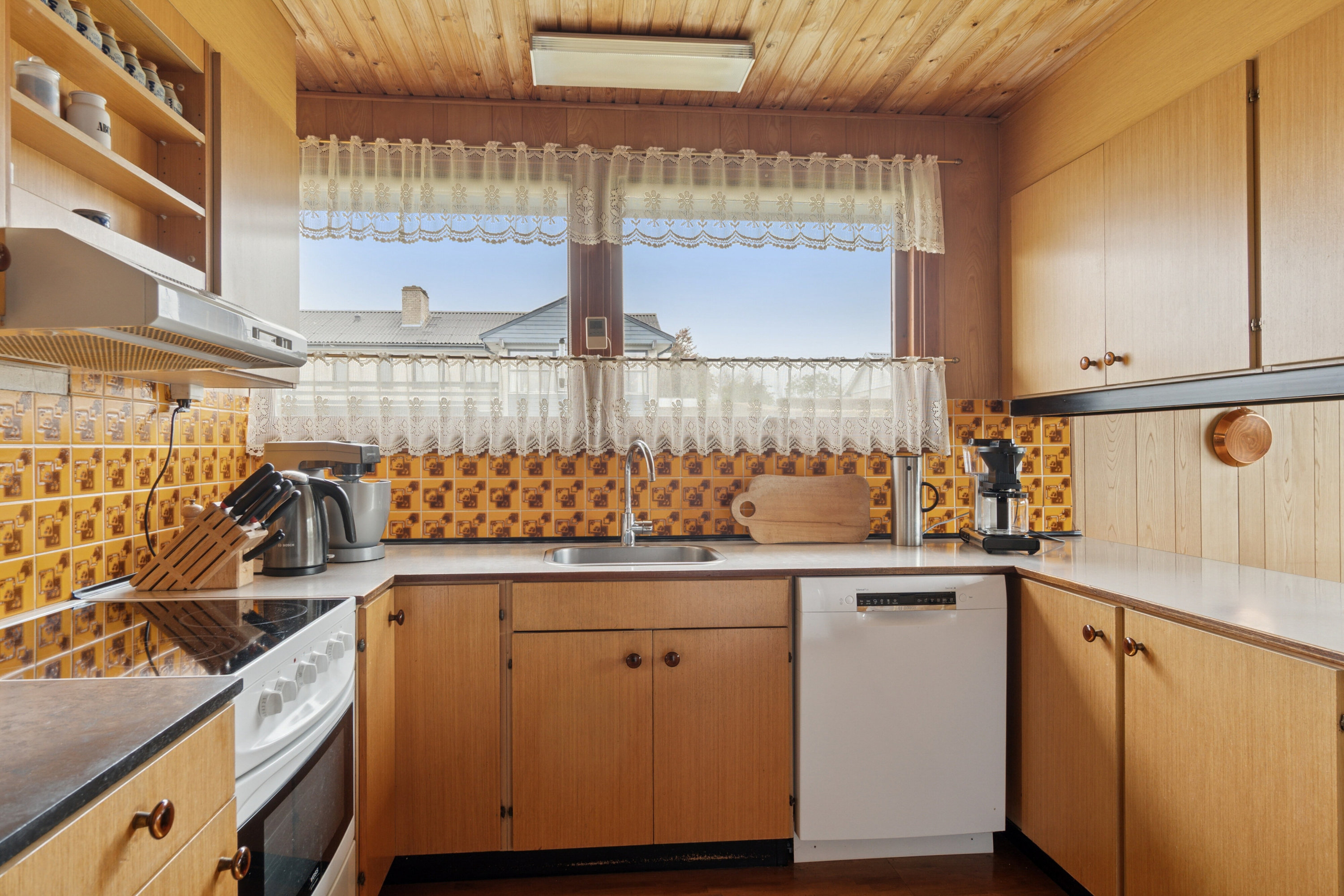 Fremhævet køkken billede i fuldskærmstilstand. Billede af Smedevej 20, 4400 Kalundborg