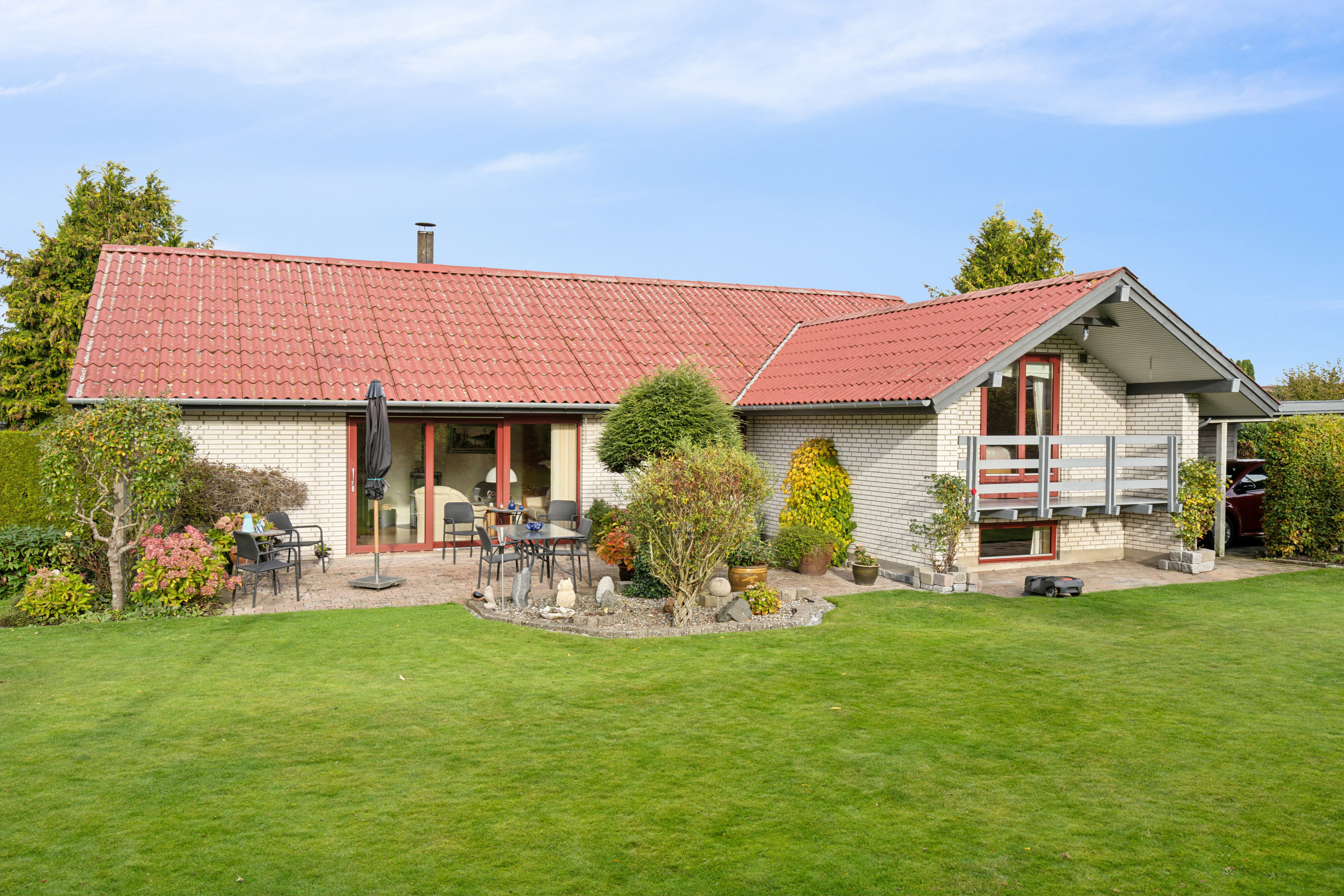 Miniaturebillede 2: set fra haven. Billede af Ferskenvej 17, 4690 Haslev