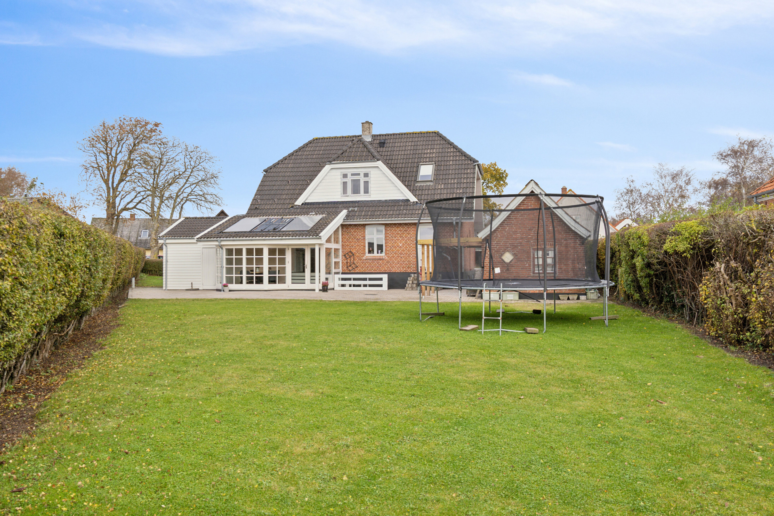 Fremhævet set fra haven billede i fuldskærmstilstand. Billede af Sørby Hovedgade 22, Sørbymagle, 4200 Slagelse