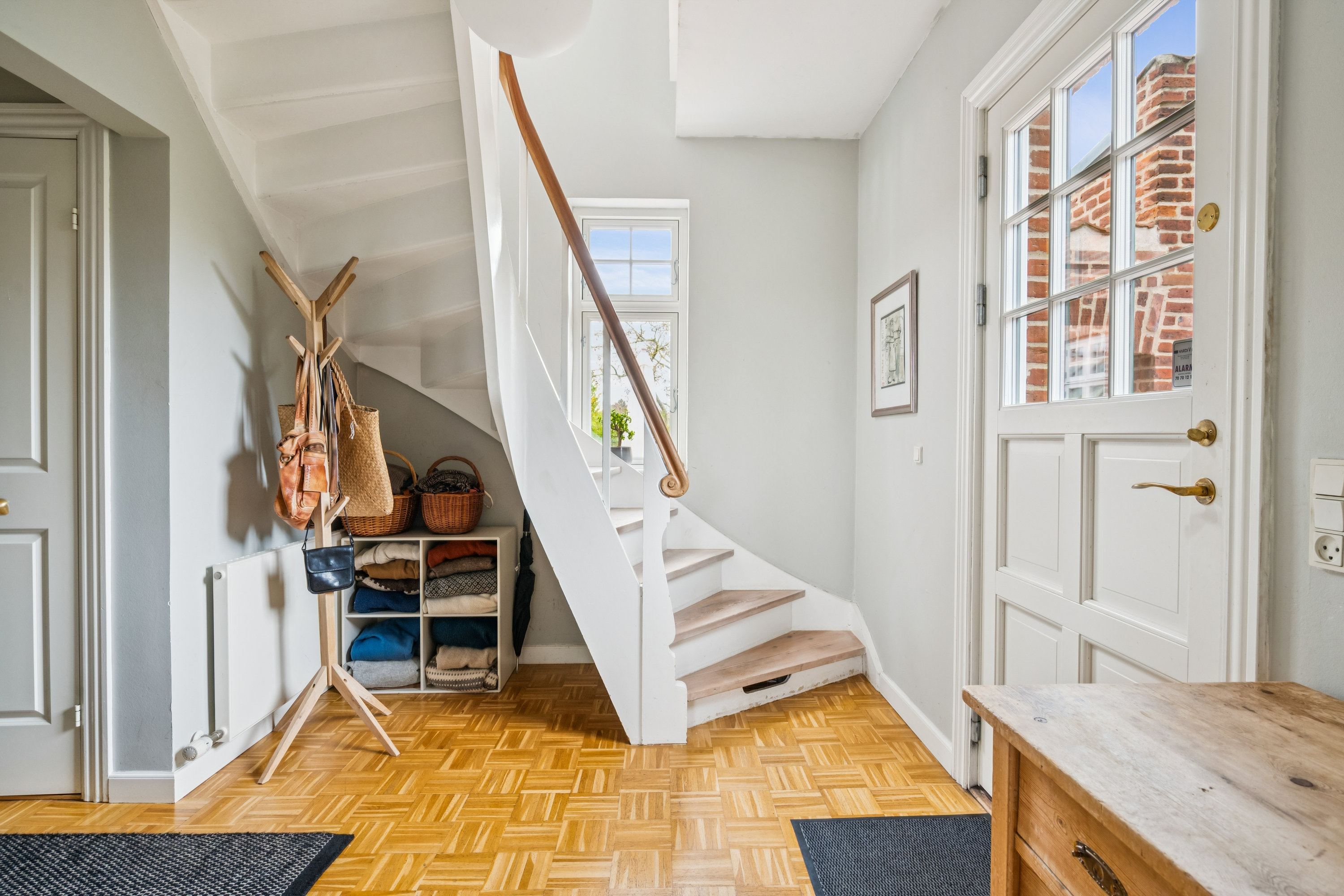 Fremhævet gang billede i fuldskærmstilstand. Billede af Enebærvej 19, 8240 Risskov