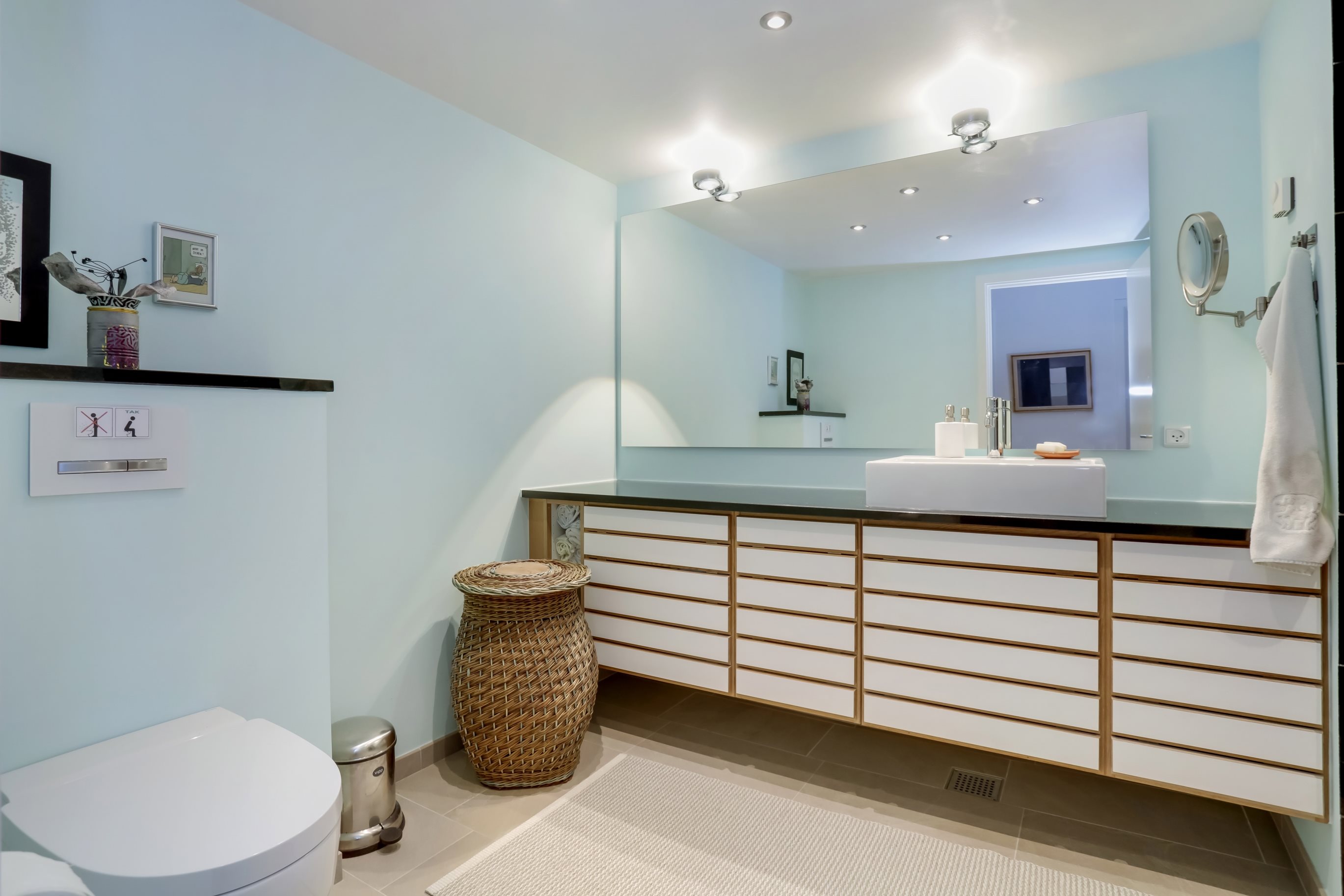 Fremhævet toilet billede i fuldskærmstilstand. Billede af Papirfabrikken 16, st.. 4., 8600 Silkeborg