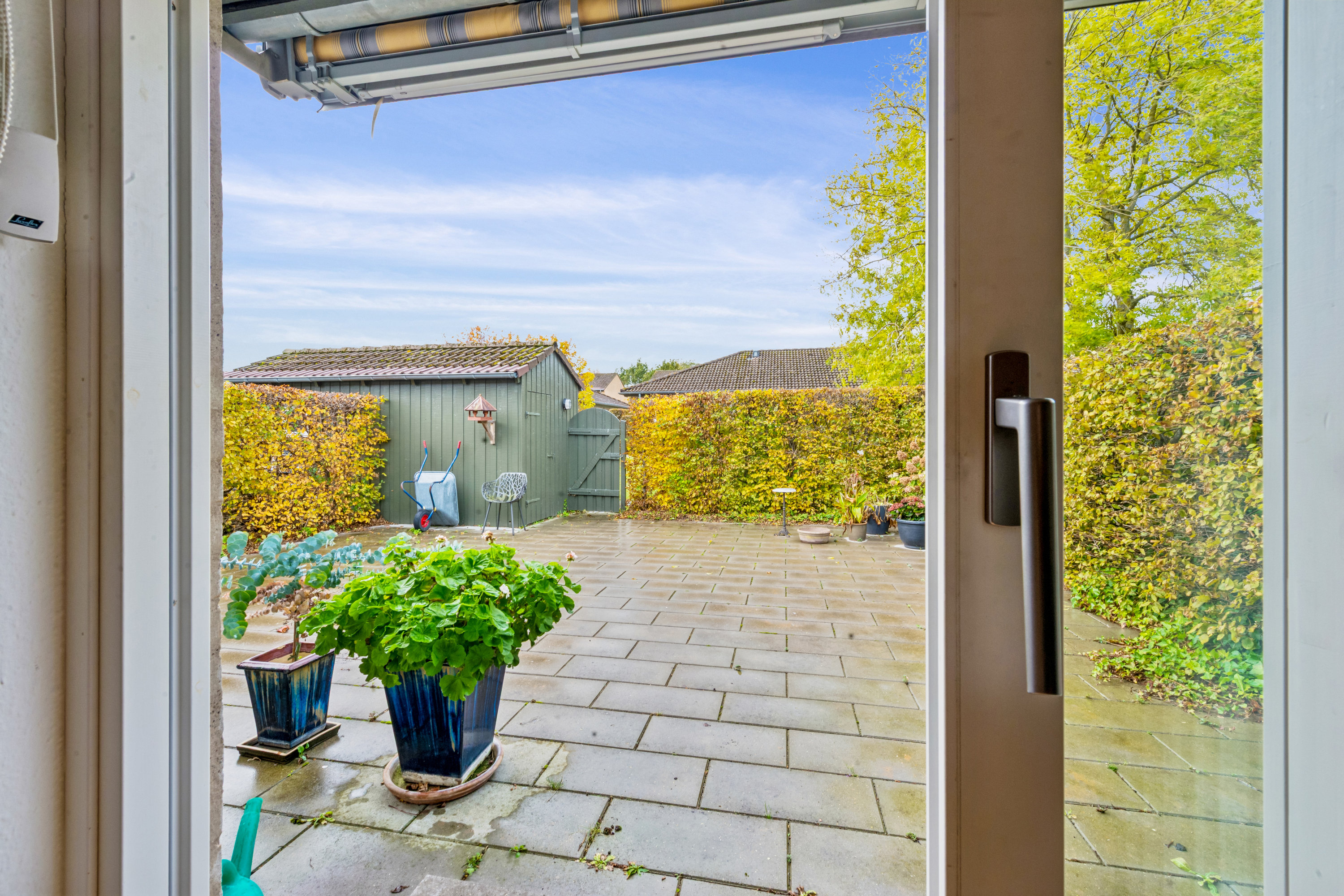 Fremhævet terrasse billede i fuldskærmstilstand. Billede af Morbærhegnet 53, 2670 Greve