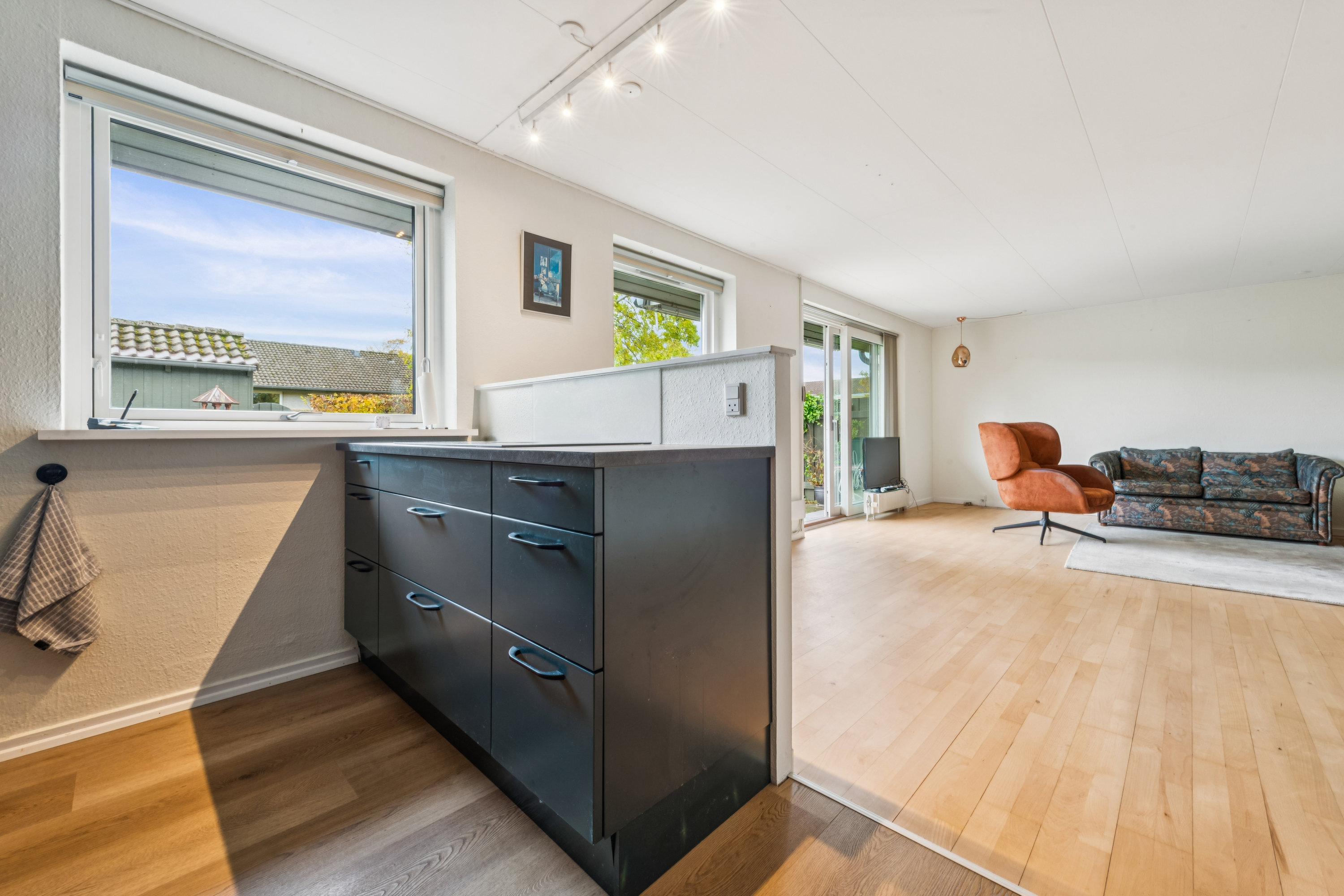 Fremhævet køkken billede i fuldskærmstilstand. Billede af Morbærhegnet 53, 2670 Greve