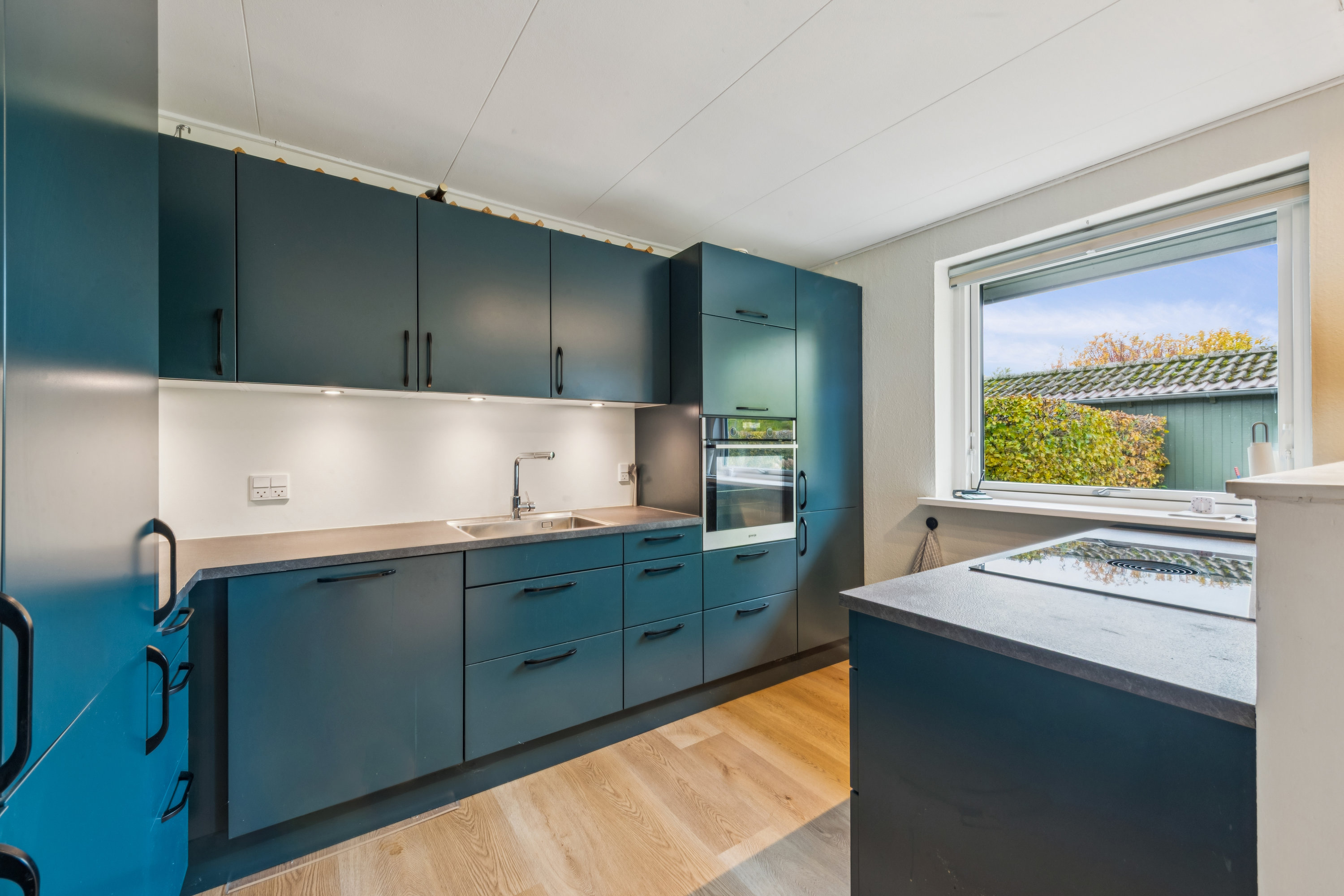 Fremhævet køkken billede i fuldskærmstilstand. Billede af Morbærhegnet 53, 2670 Greve