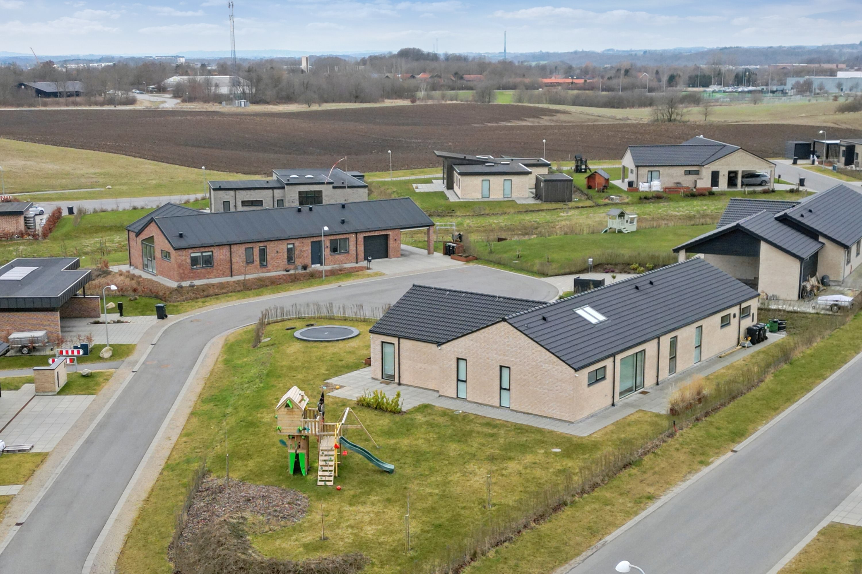 Fremhævet luftfoto billede i fuldskærmstilstand. Billede af Admiraltoften 47, 8660 Skanderborg