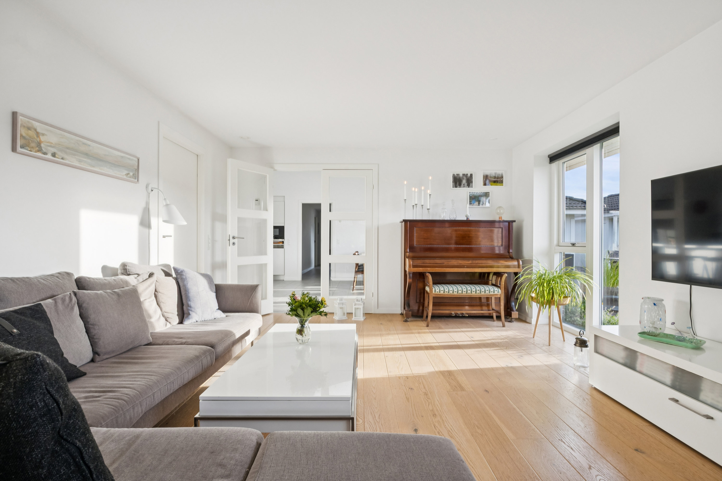 Fremhævet stue billede i fuldskærmstilstand. Billede af Jordbærvænget 9, 4660 Store Heddinge