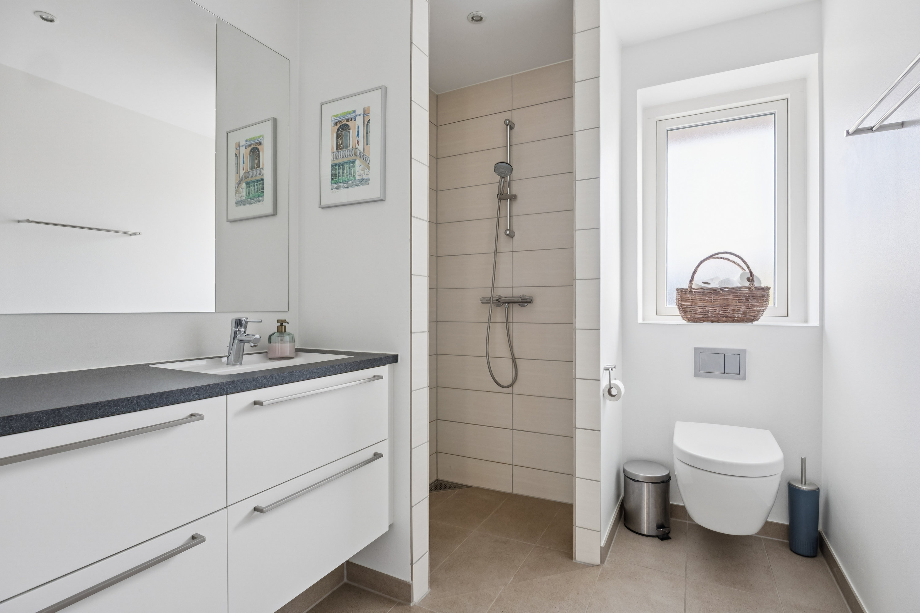 Fremhævet badeværelse billede i fuldskærmstilstand. Billede af Jordbærvænget 9, 4660 Store Heddinge