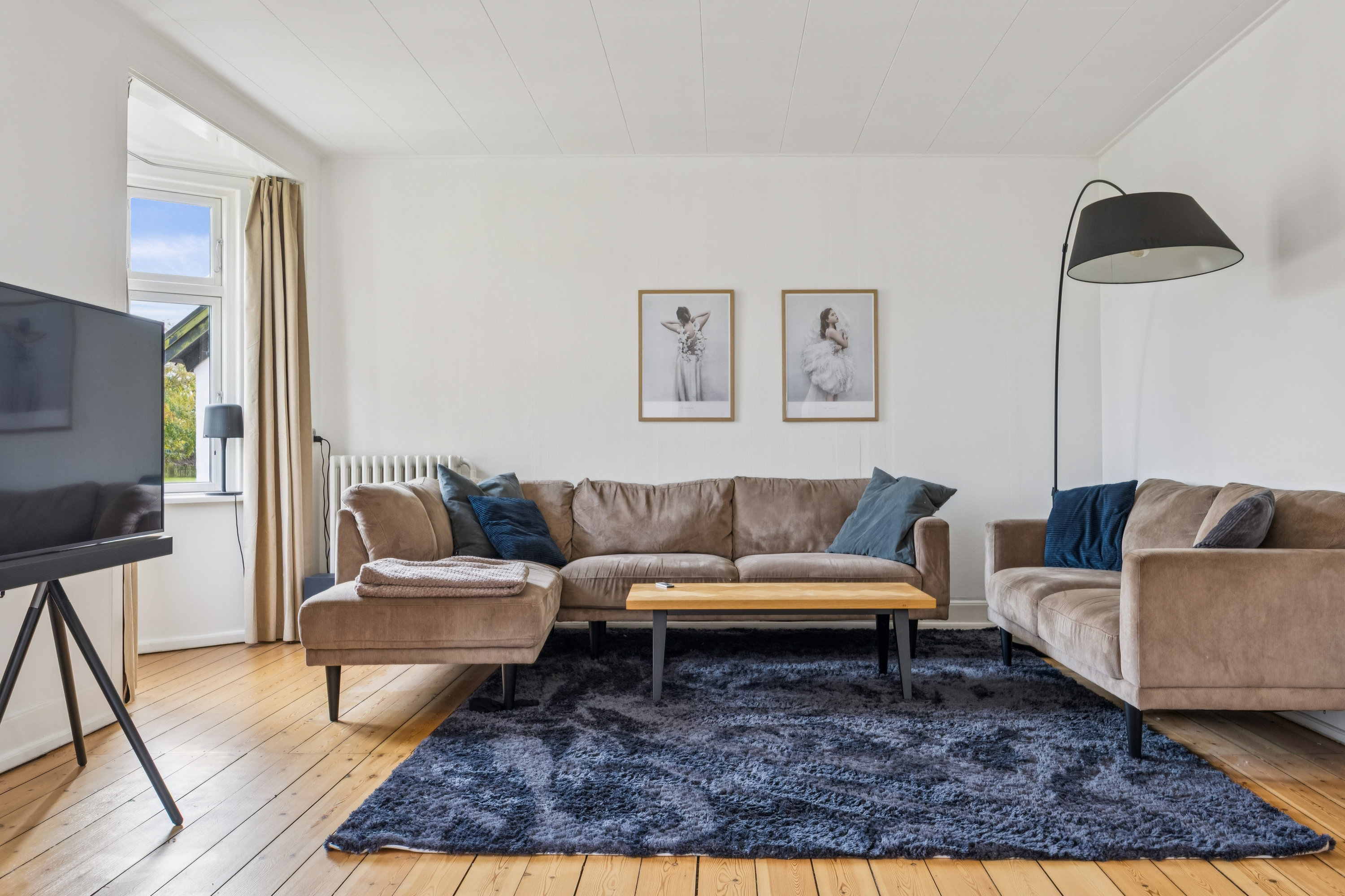 Fremhævet stue billede i fuldskærmstilstand. Billede af Skovvej 2, Alkestrup, 4682 Tureby