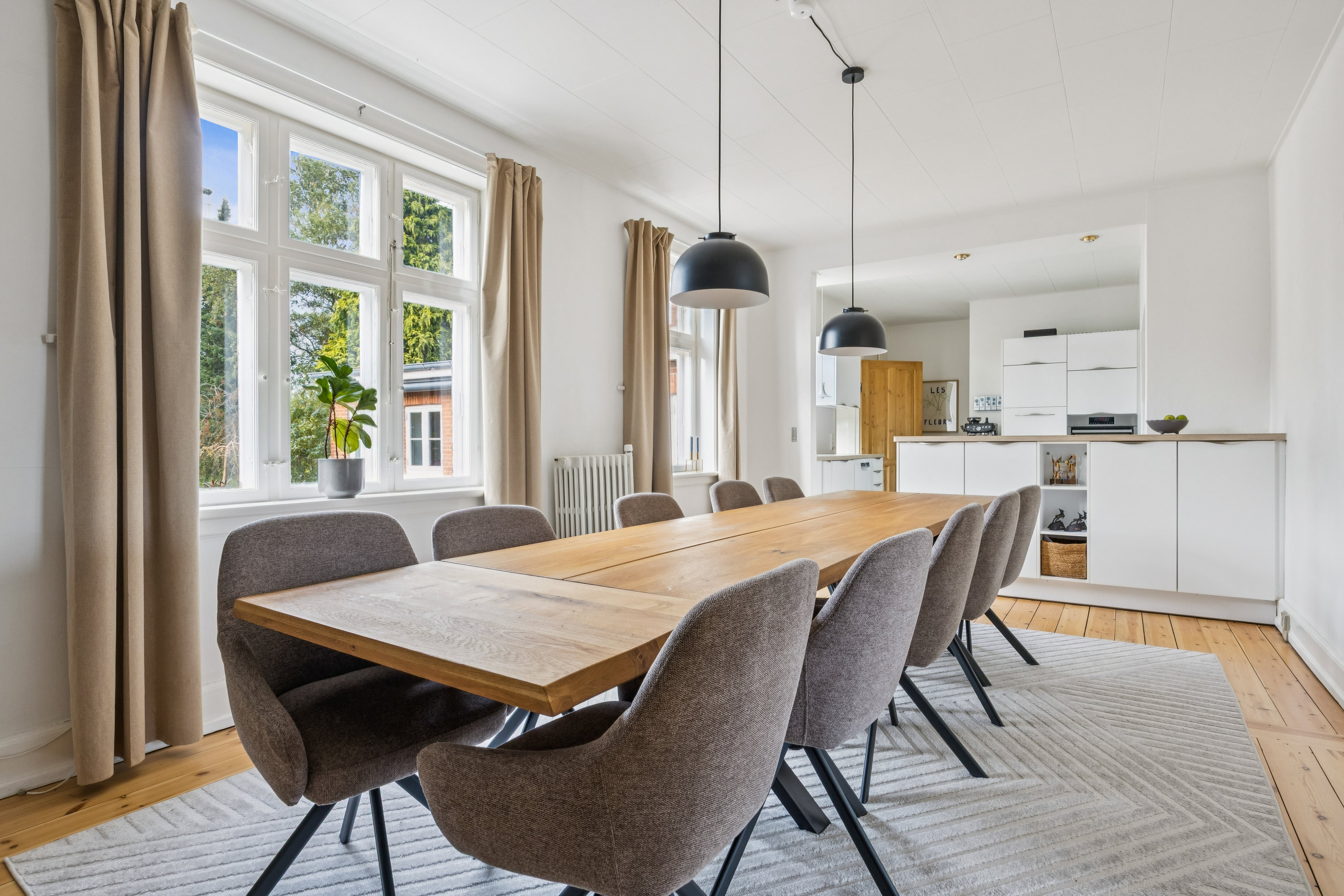 Fremhævet spisestue billede i fuldskærmstilstand. Billede af Skovvej 2, Alkestrup, 4682 Tureby