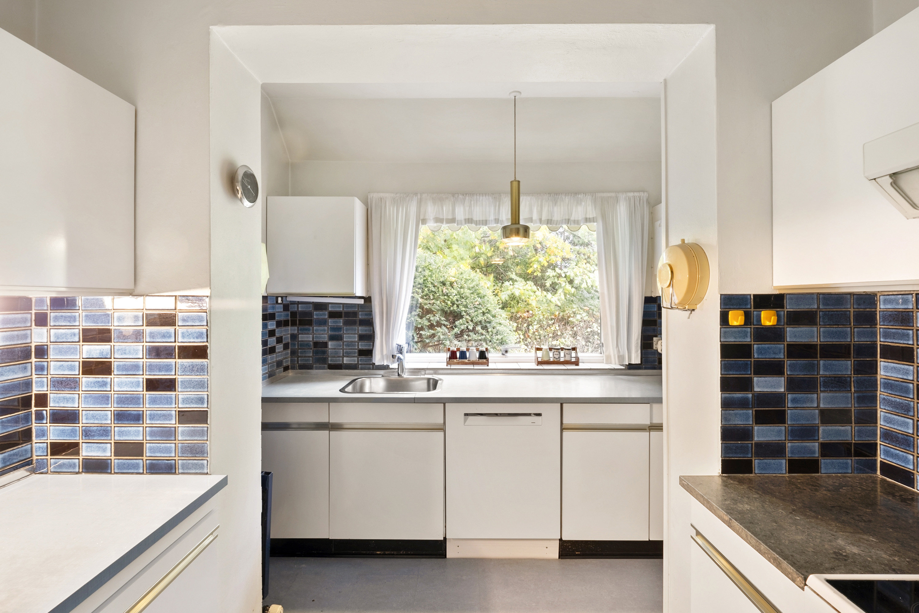 Fremhævet køkken billede i fuldskærmstilstand. Billede af Ellesøpark 40, 2950 Vedbæk