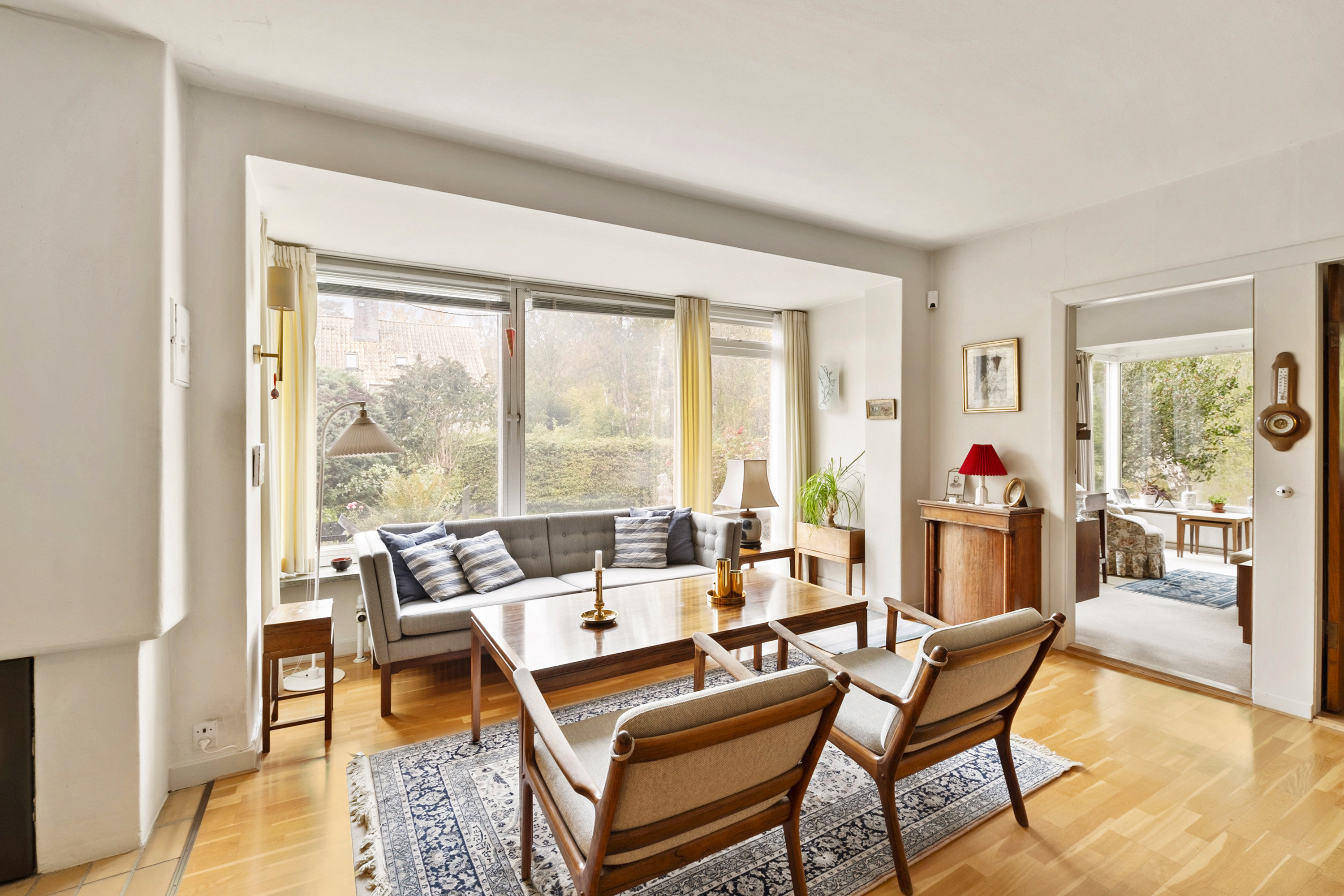 Fremhævet stue billede i fuldskærmstilstand. Billede af Ellesøpark 40, 2950 Vedbæk