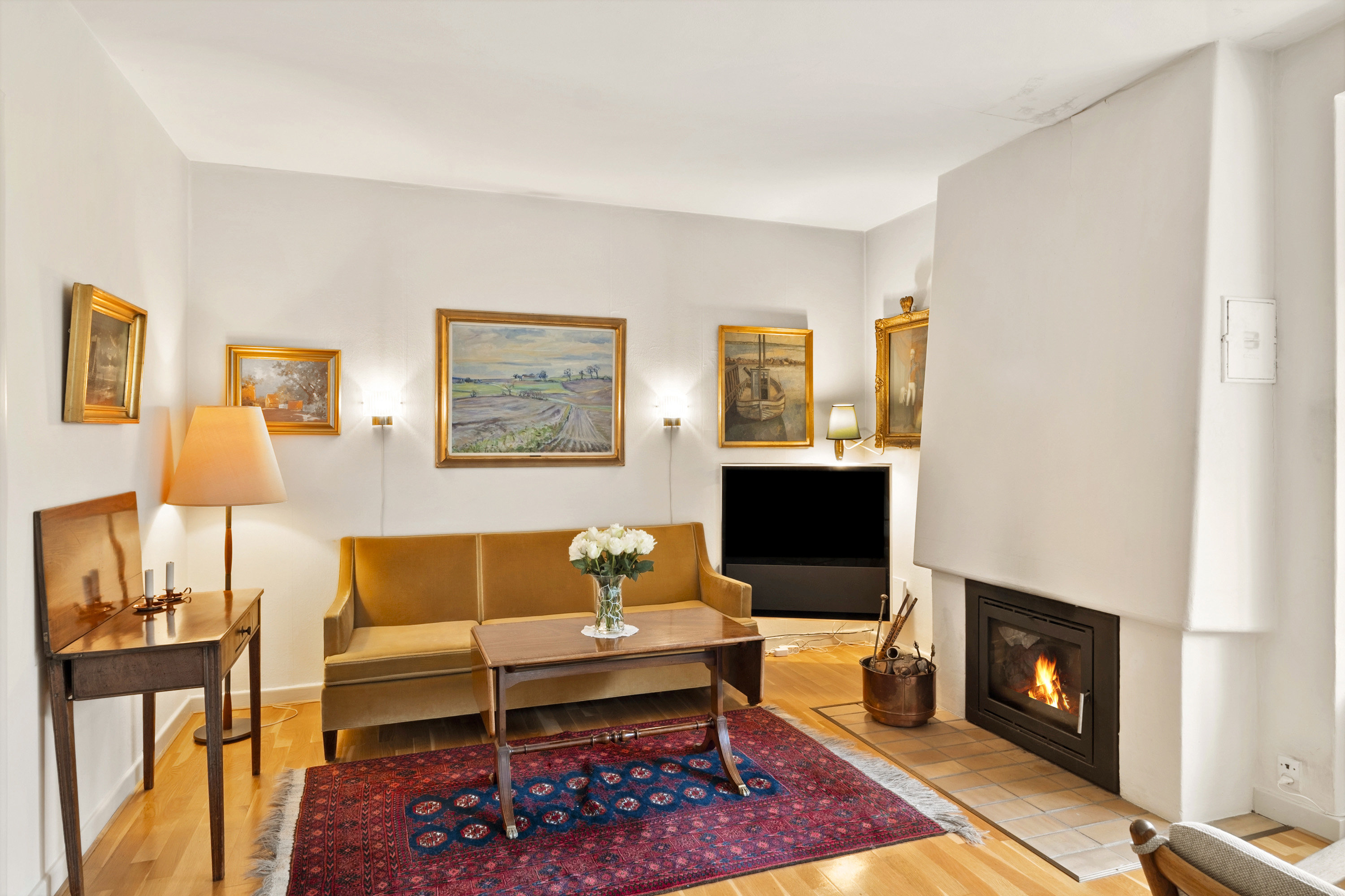 Fremhævet stue billede i fuldskærmstilstand. Billede af Ellesøpark 40, 2950 Vedbæk