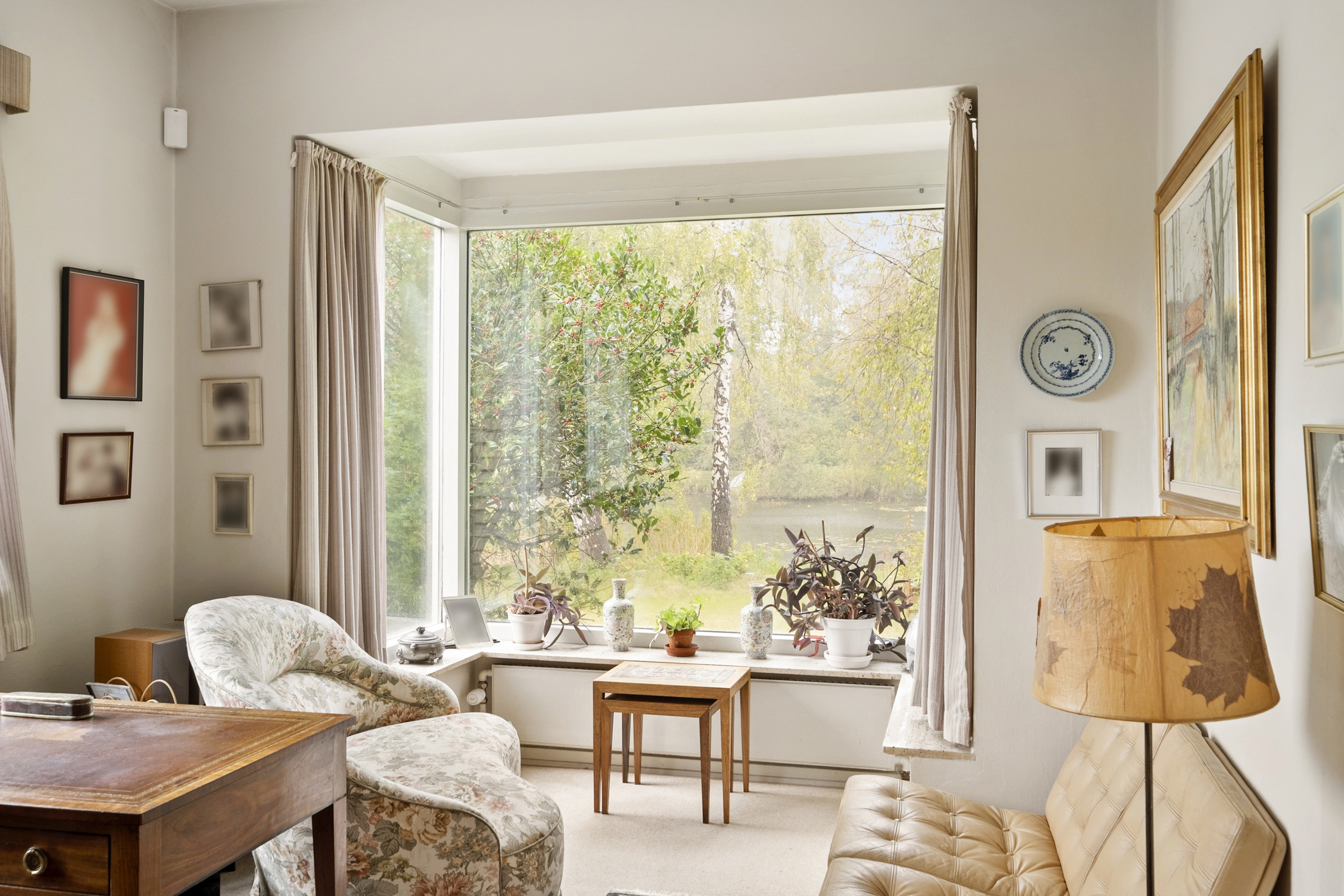 Fremhævet stue billede i fuldskærmstilstand. Billede af Ellesøpark 40, 2950 Vedbæk