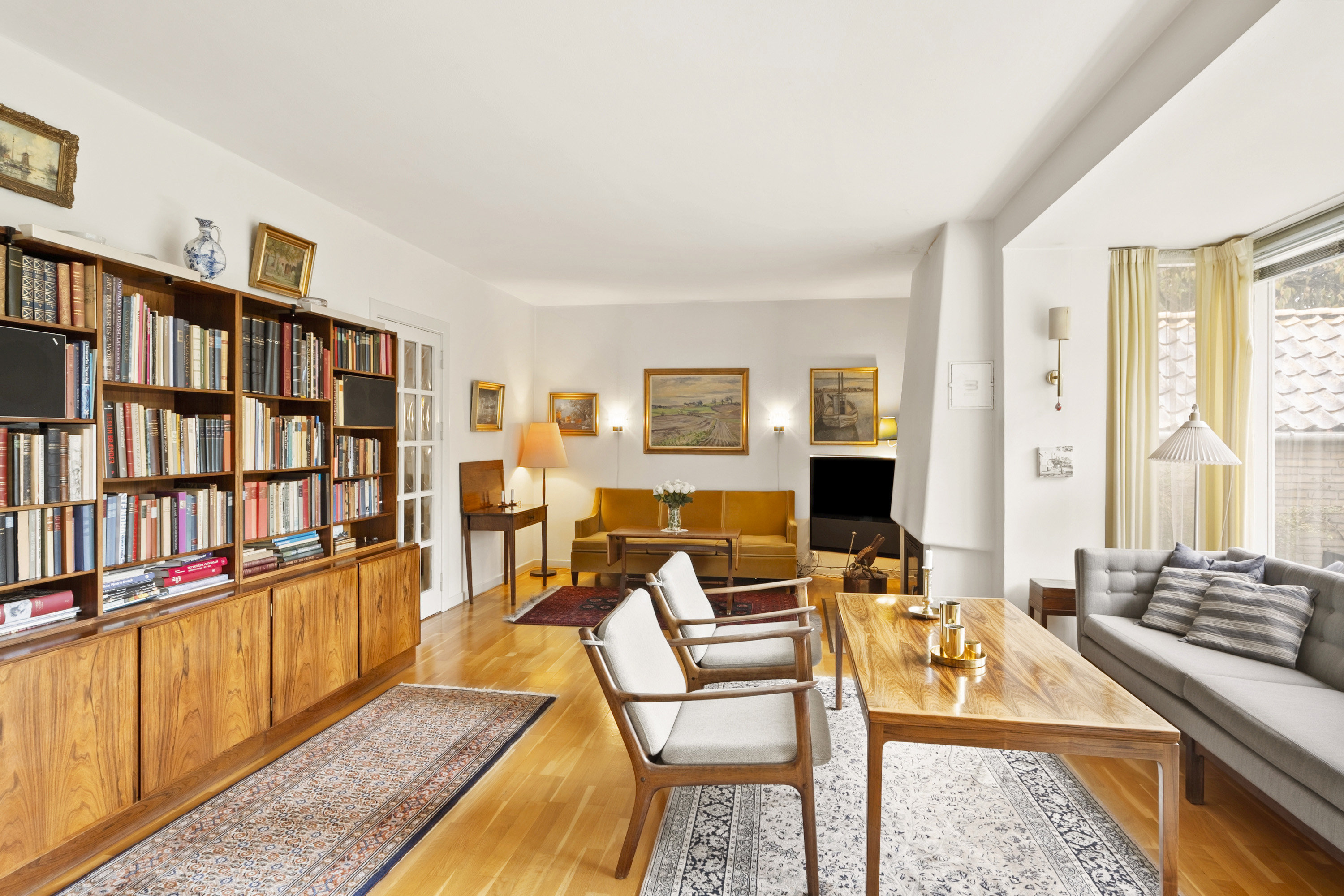 Fremhævet stue billede i fuldskærmstilstand. Billede af Ellesøpark 40, 2950 Vedbæk