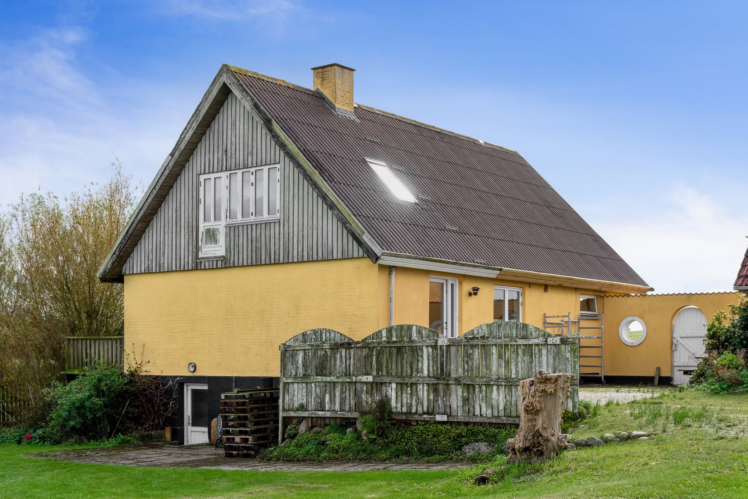 Fremhævet set fra haven billede i fuldskærmstilstand. Billede af Hurupvej 26, 7760 Hurup Thy