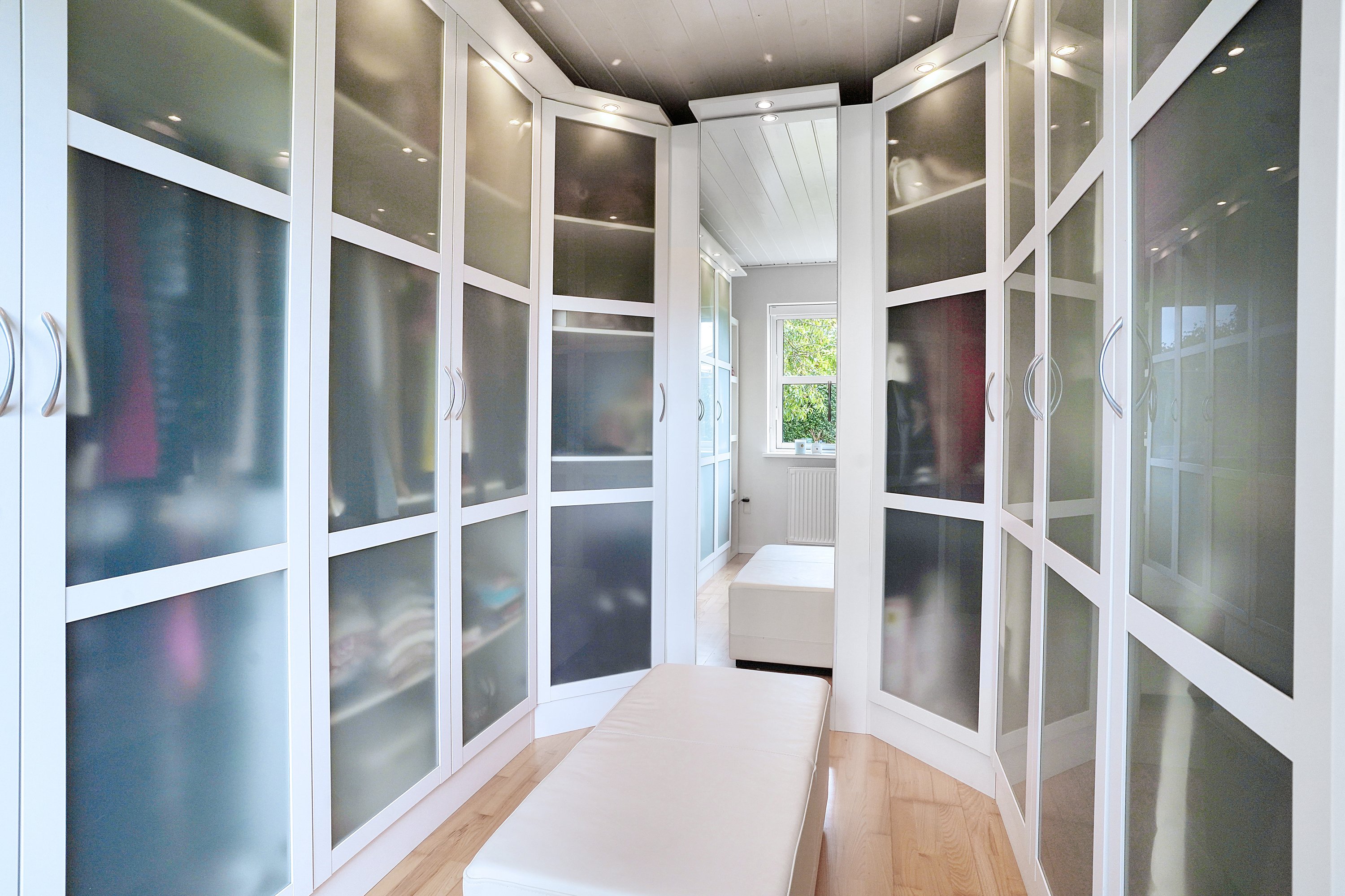 Fremhævet walkin closet billede i fuldskærmstilstand. Billede af Sennepsbakken 26, 3100 Hornbæk