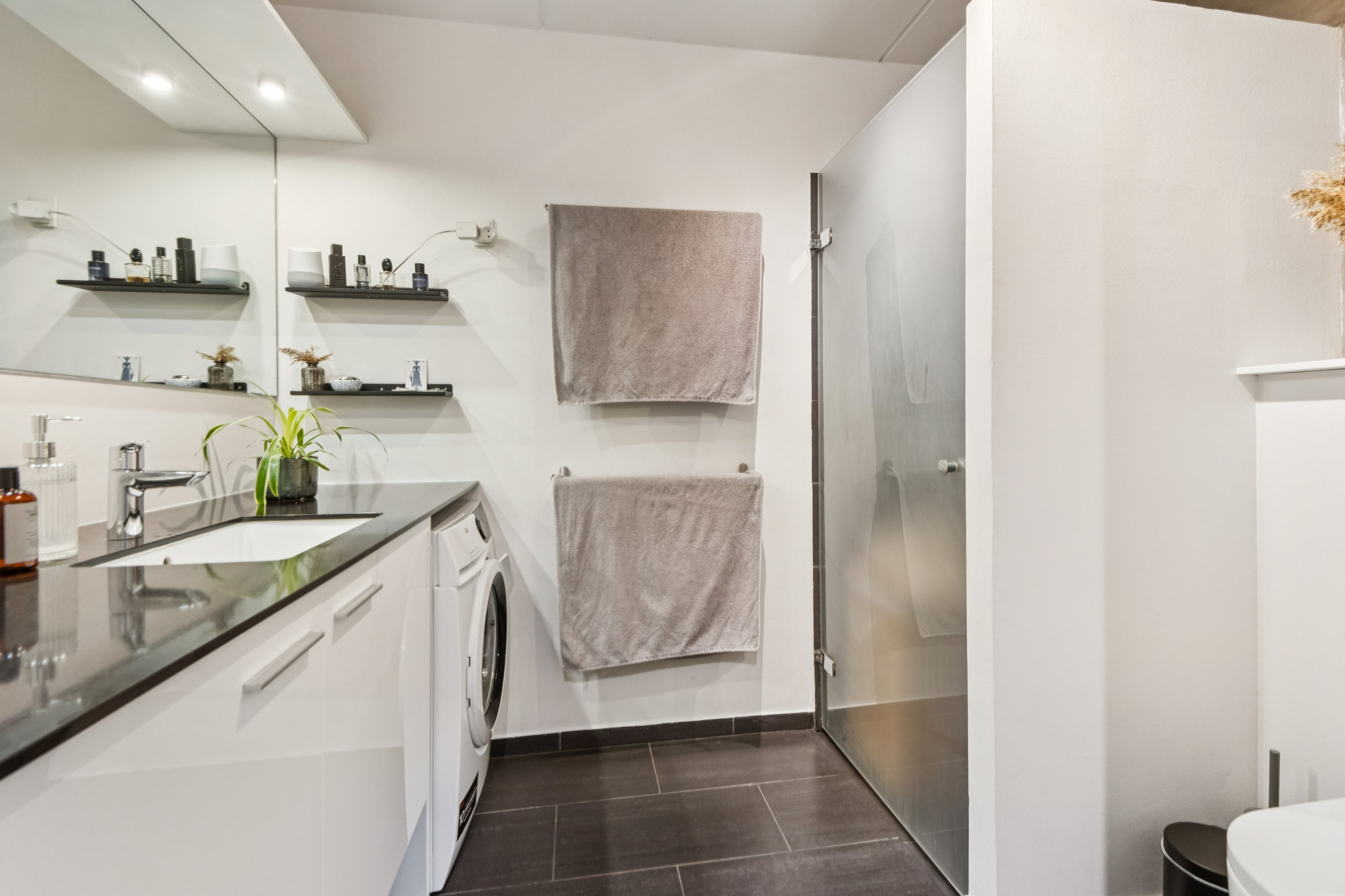 Fremhævet badeværelse billede i fuldskærmstilstand. Billede af Th. Sauers Vej 52, 9000 Aalborg