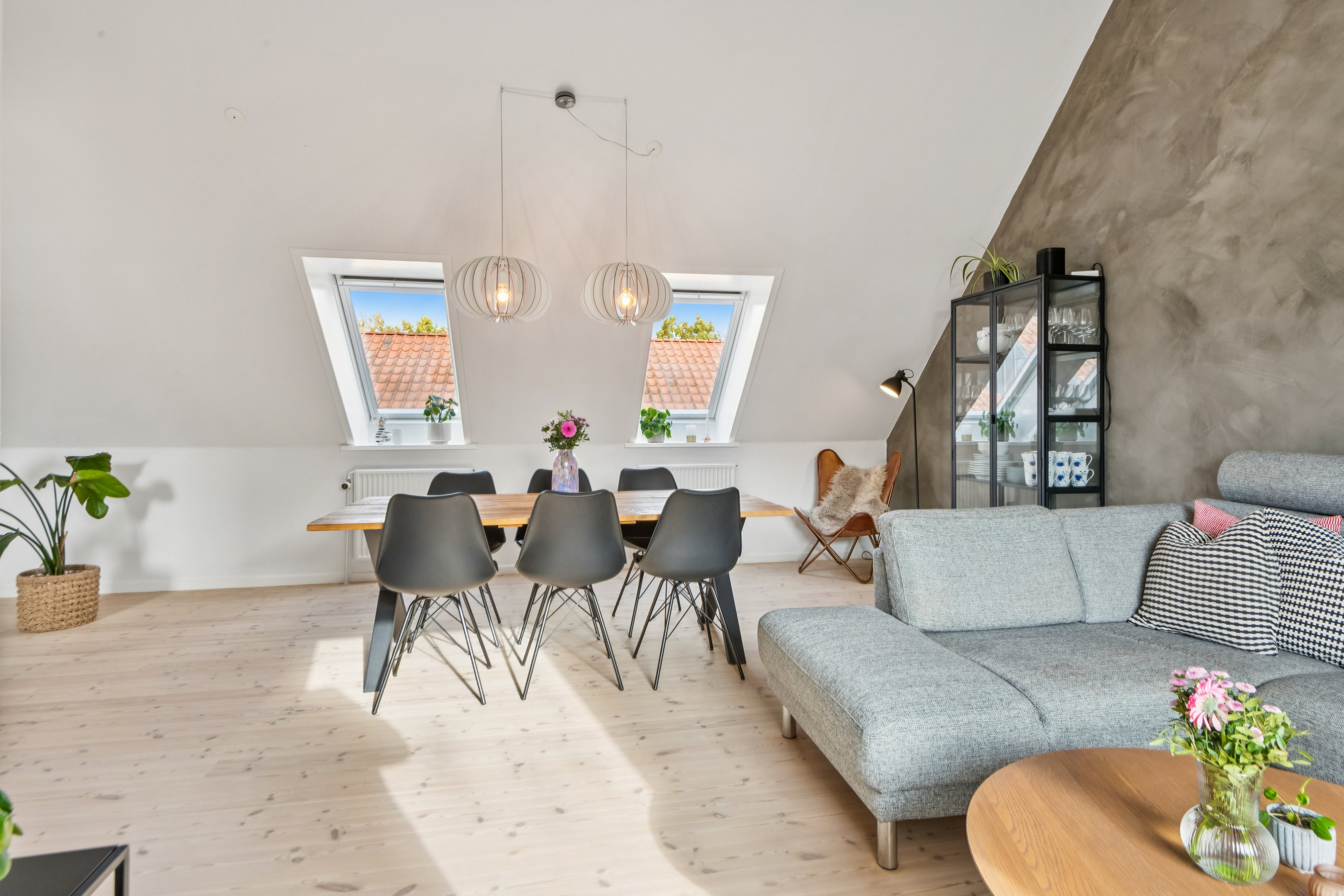 Fremhævet stue billede i fuldskærmstilstand. Billede af Th. Sauers Vej 52, 9000 Aalborg