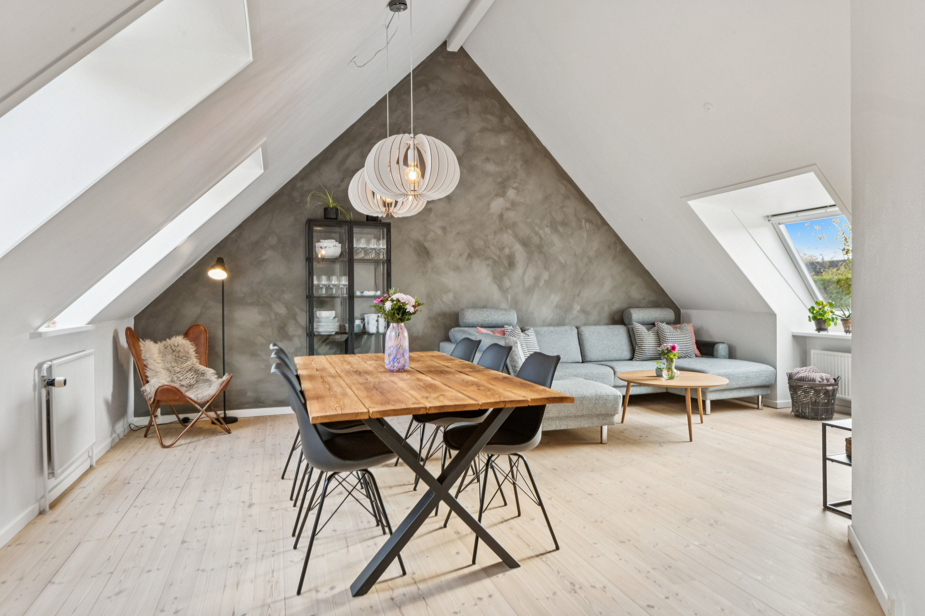 Fremhævet stue billede i fuldskærmstilstand. Billede af Th. Sauers Vej 52, 9000 Aalborg