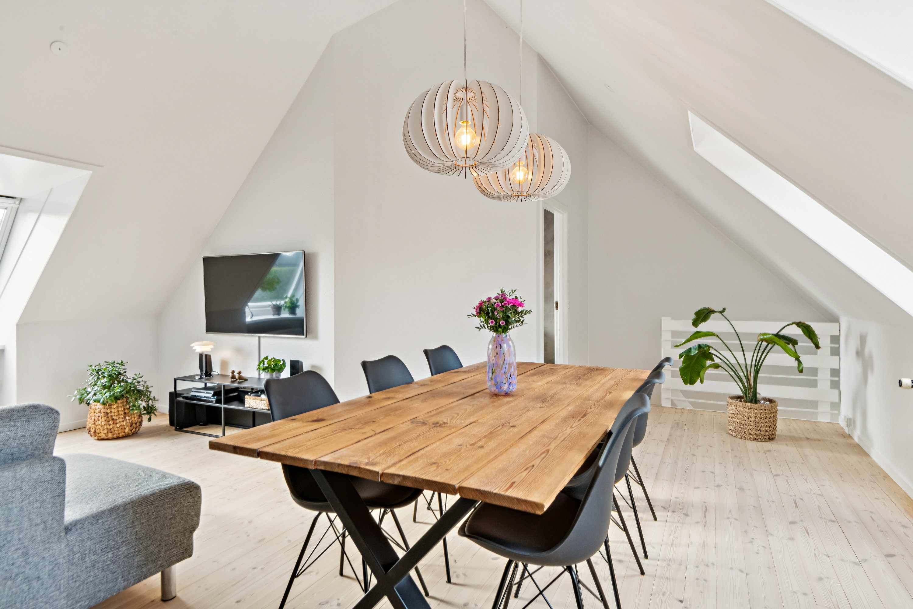 Fremhævet stue billede i fuldskærmstilstand. Billede af Th. Sauers Vej 52, 9000 Aalborg